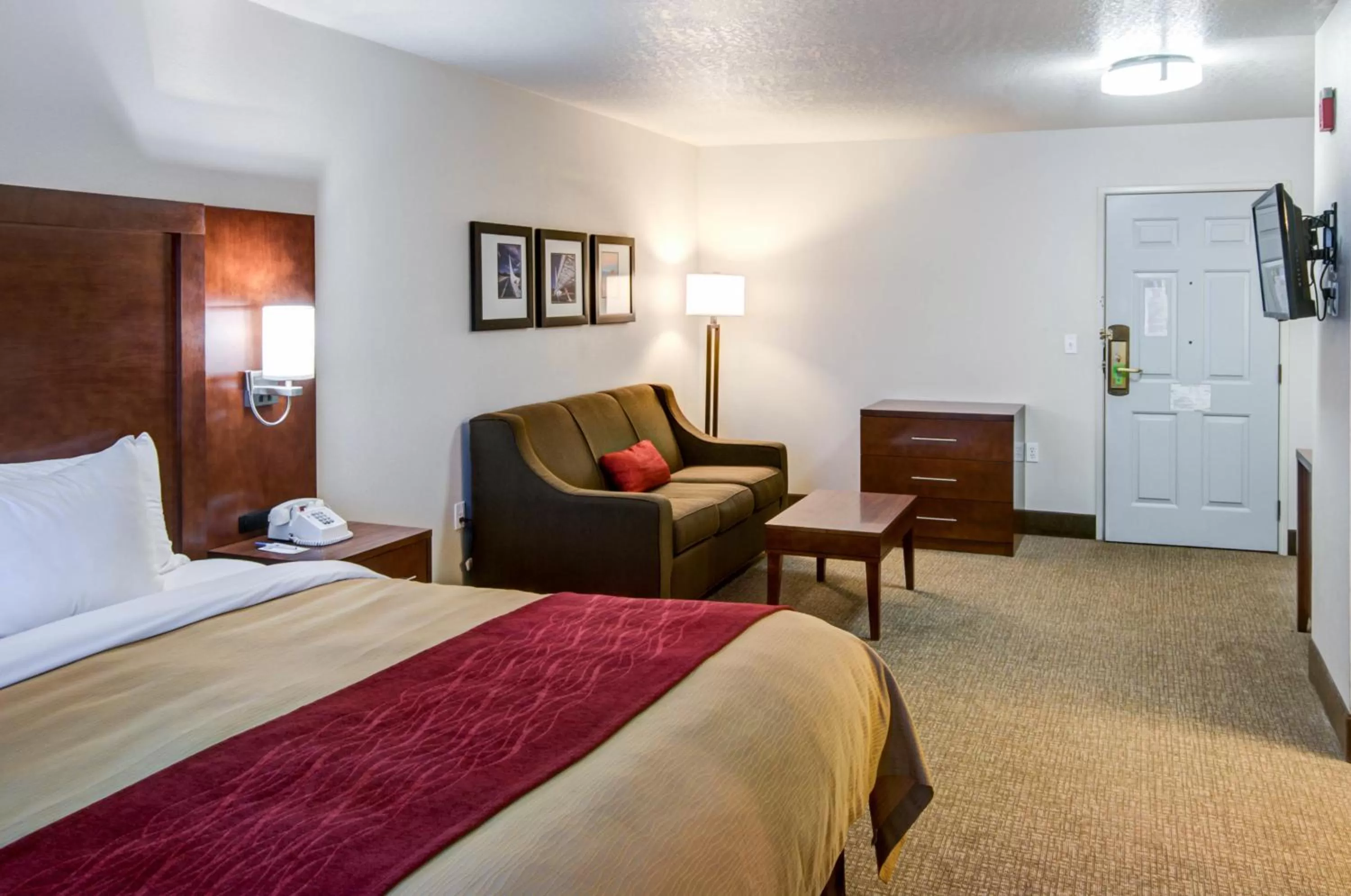 Standard King Room with Balcony - Non-Smoking in Comfort Inn Redding