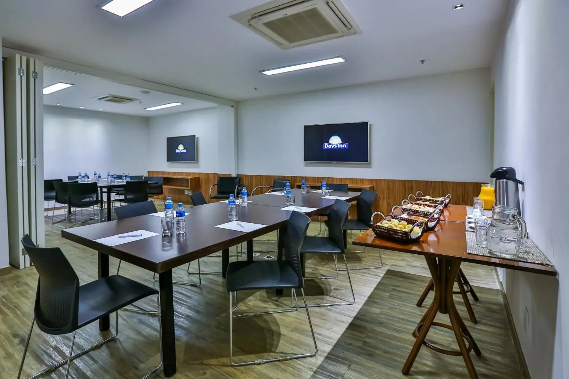 Meeting/conference room in Days Inn by Wyndham Rio de Janeiro Lapa