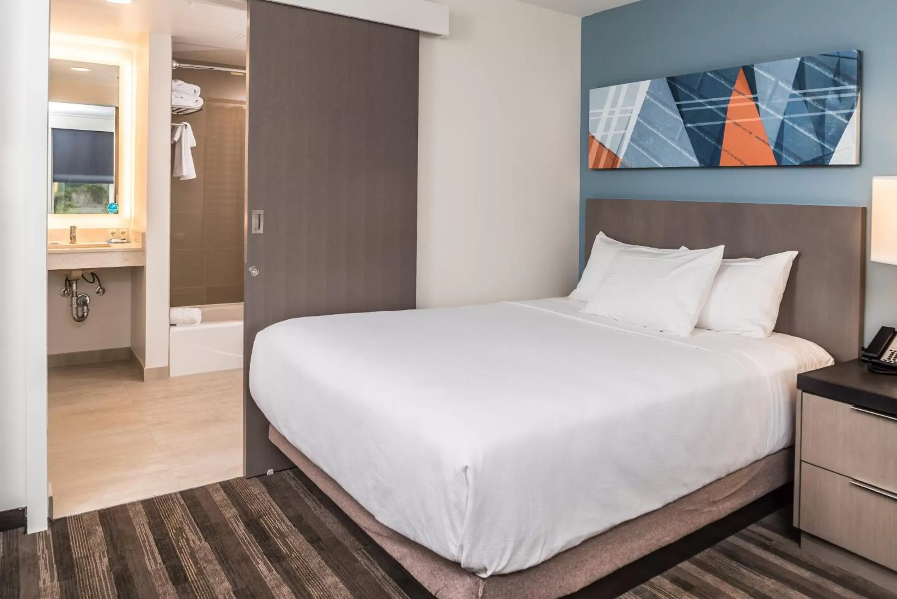 Bed in Hyatt House Raleigh/Rdu/Brier Creek