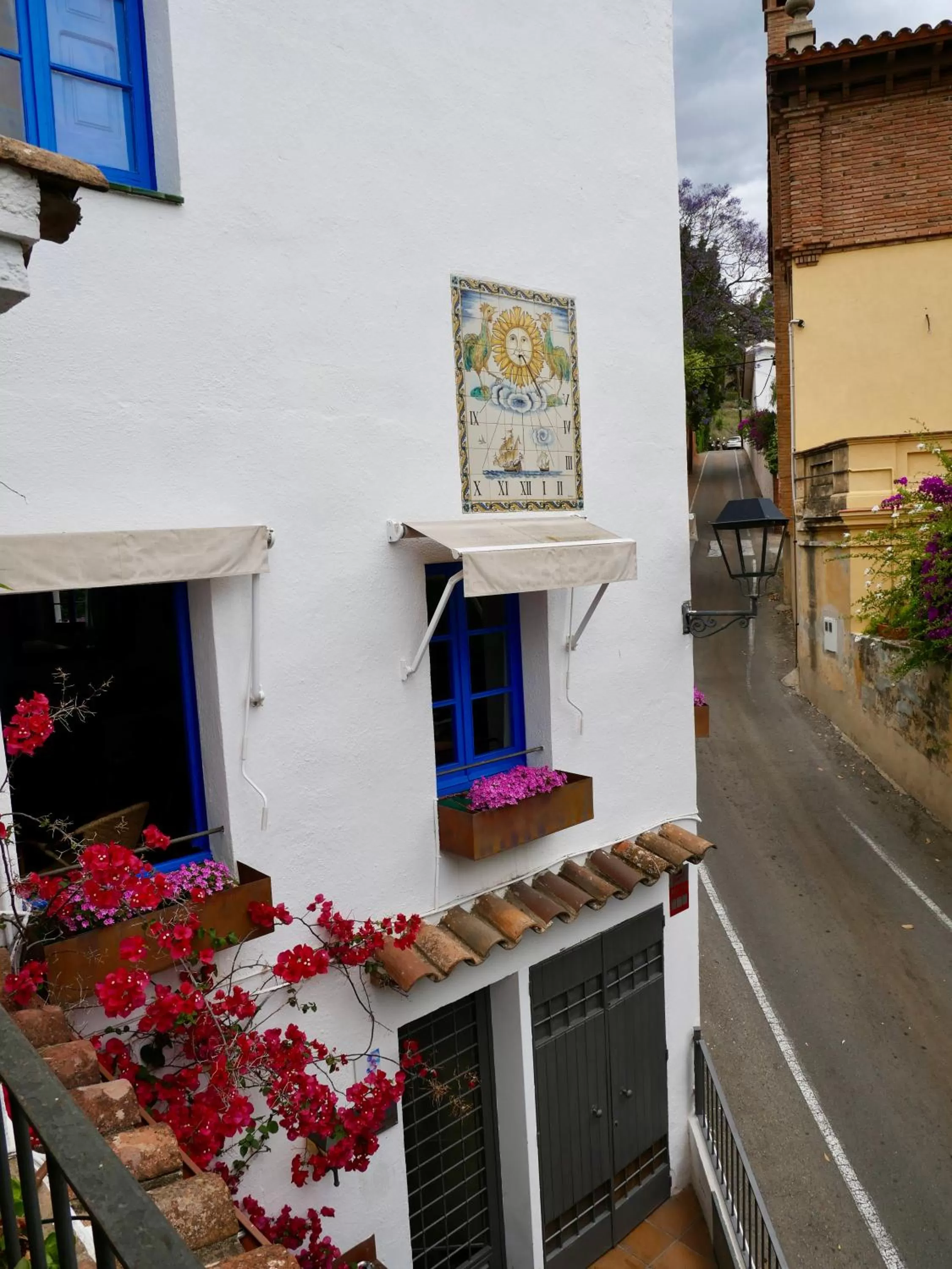 Street view in Hostal de la Plaça - Hotel Boutique