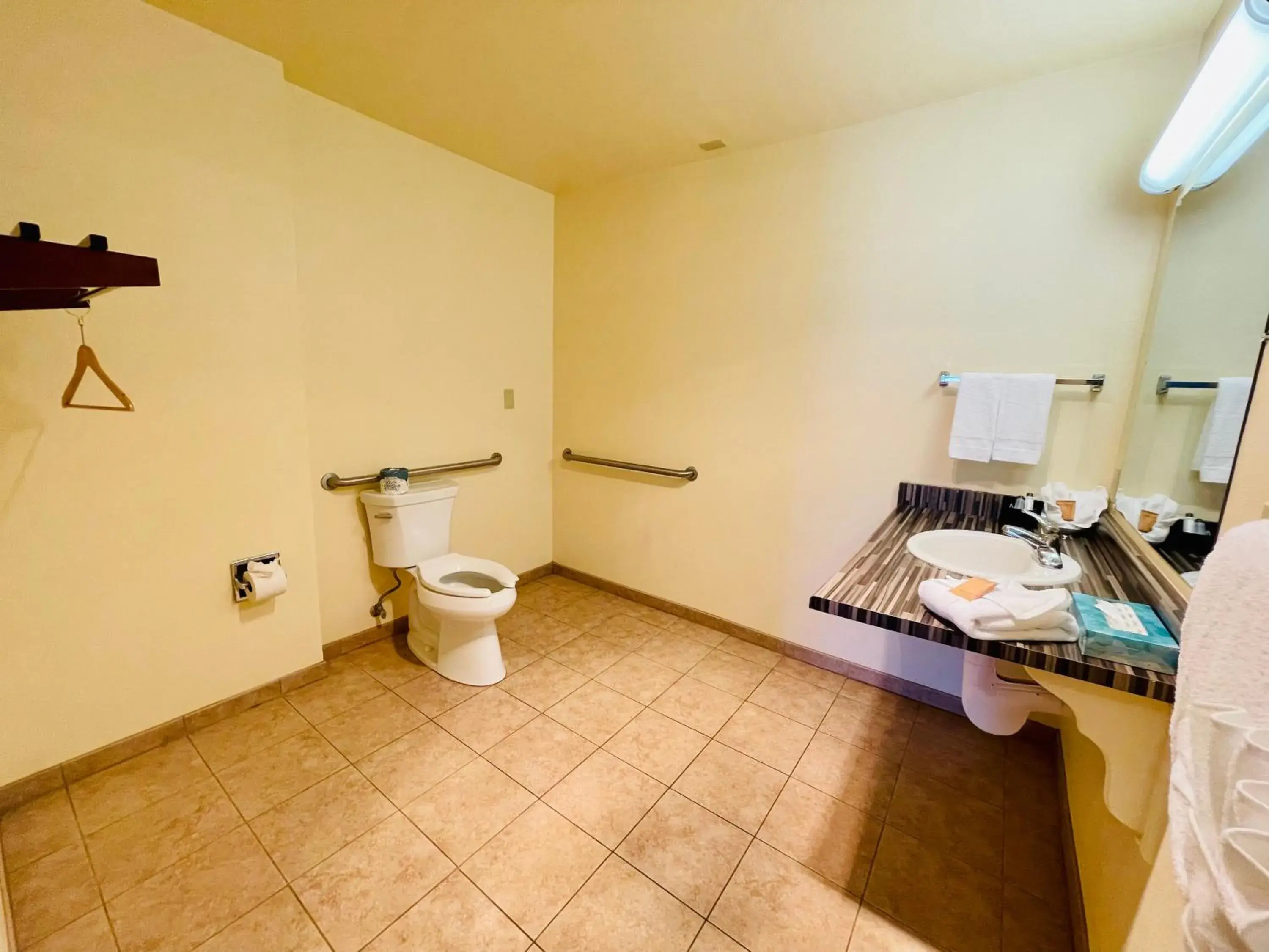 Bathroom in Seabird Lodge Fort Bragg