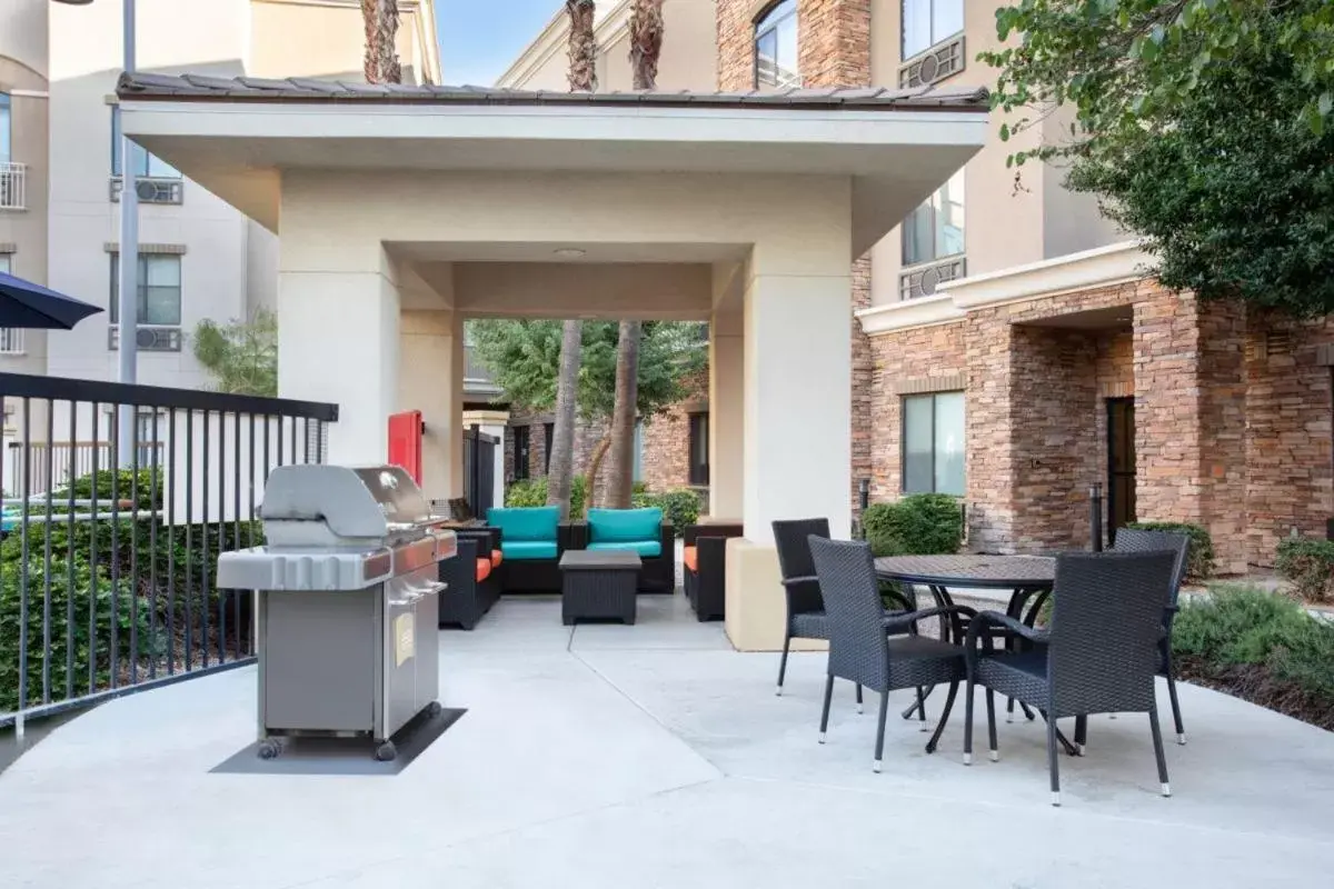BBQ facilities in Staybridge Suites Phoenix-Glendale