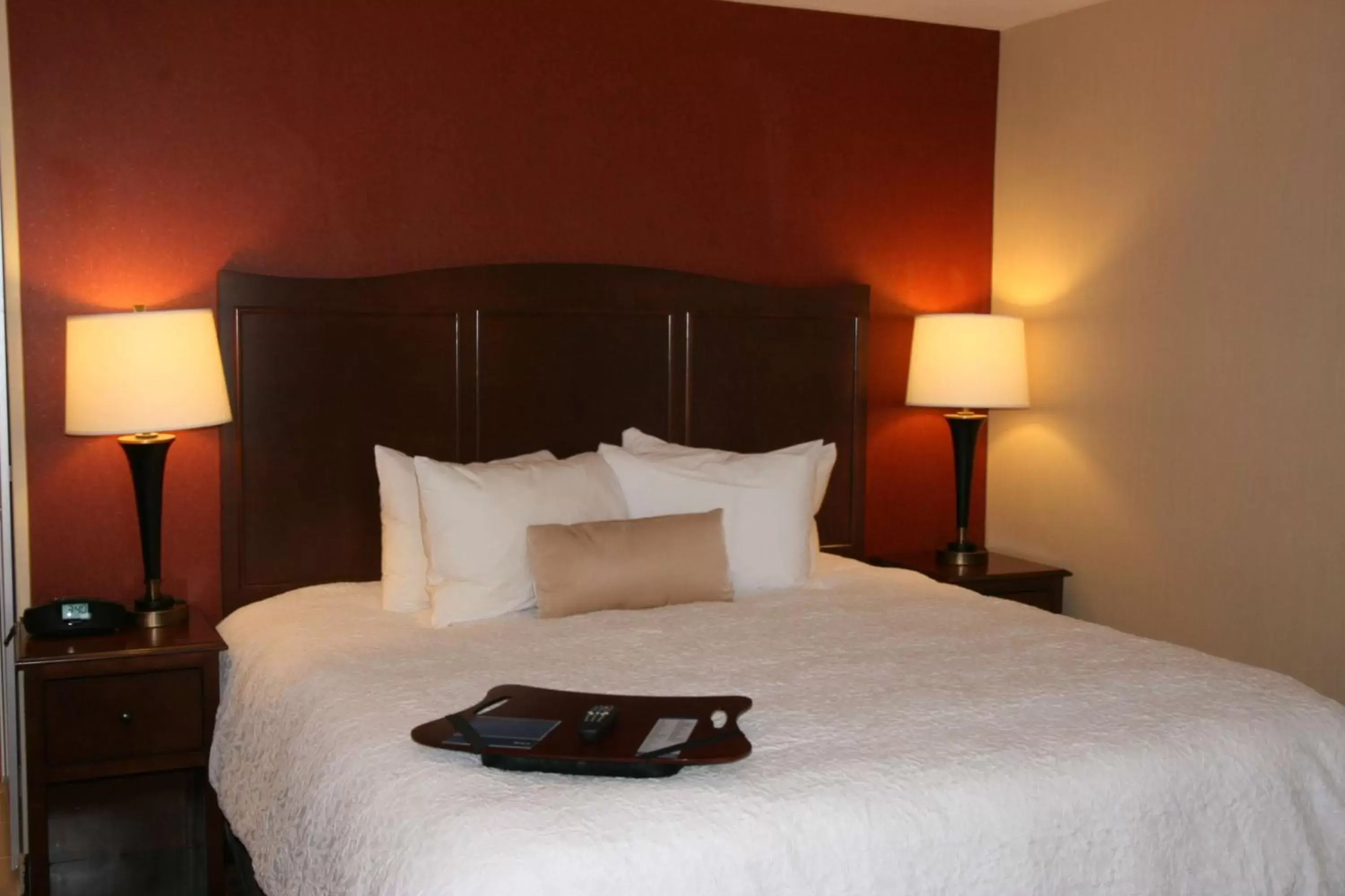 Bed in Hampton Inn and Suites Peru