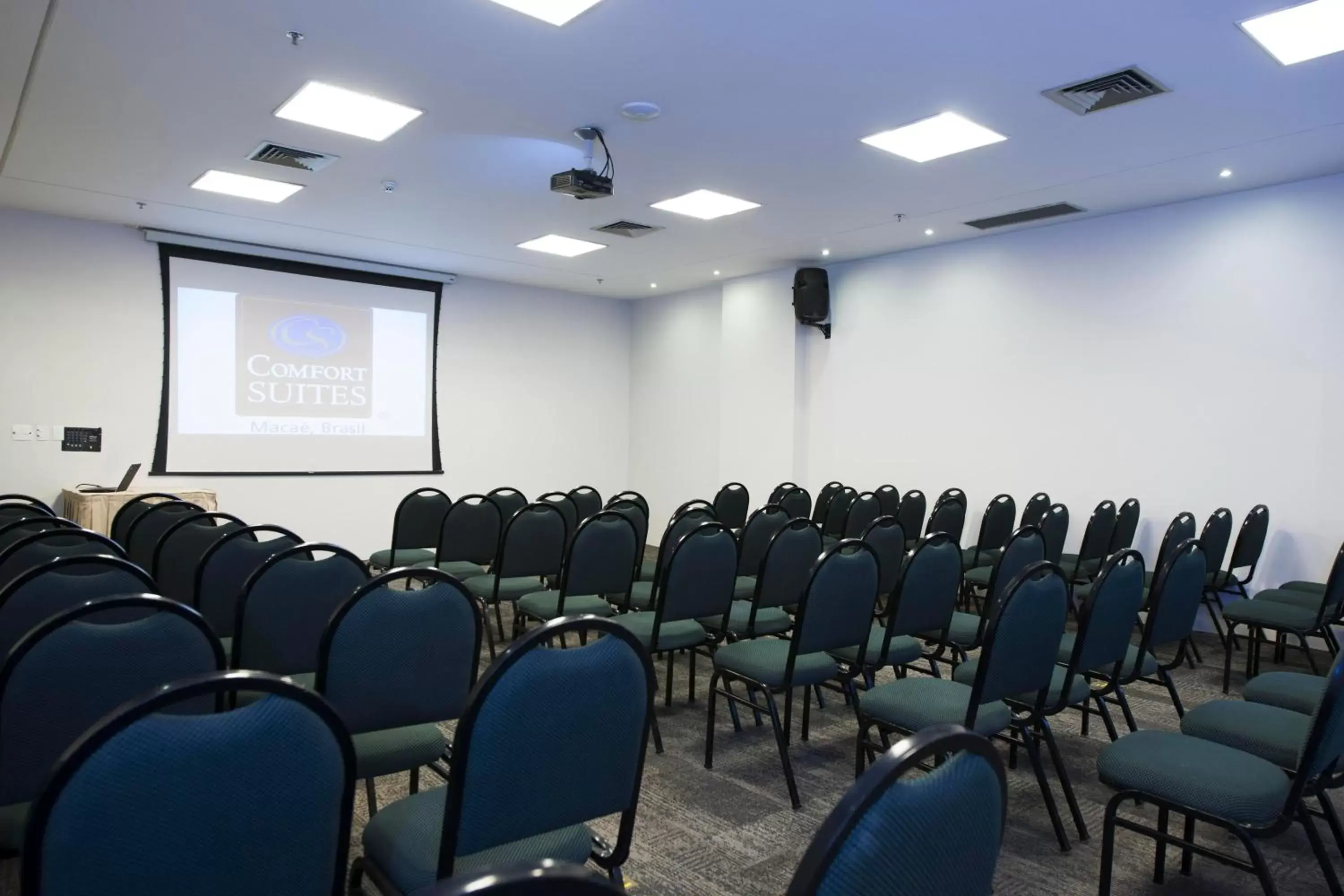 Meeting/conference room, Business Area/Conference Room in Comfort Suites Macaé