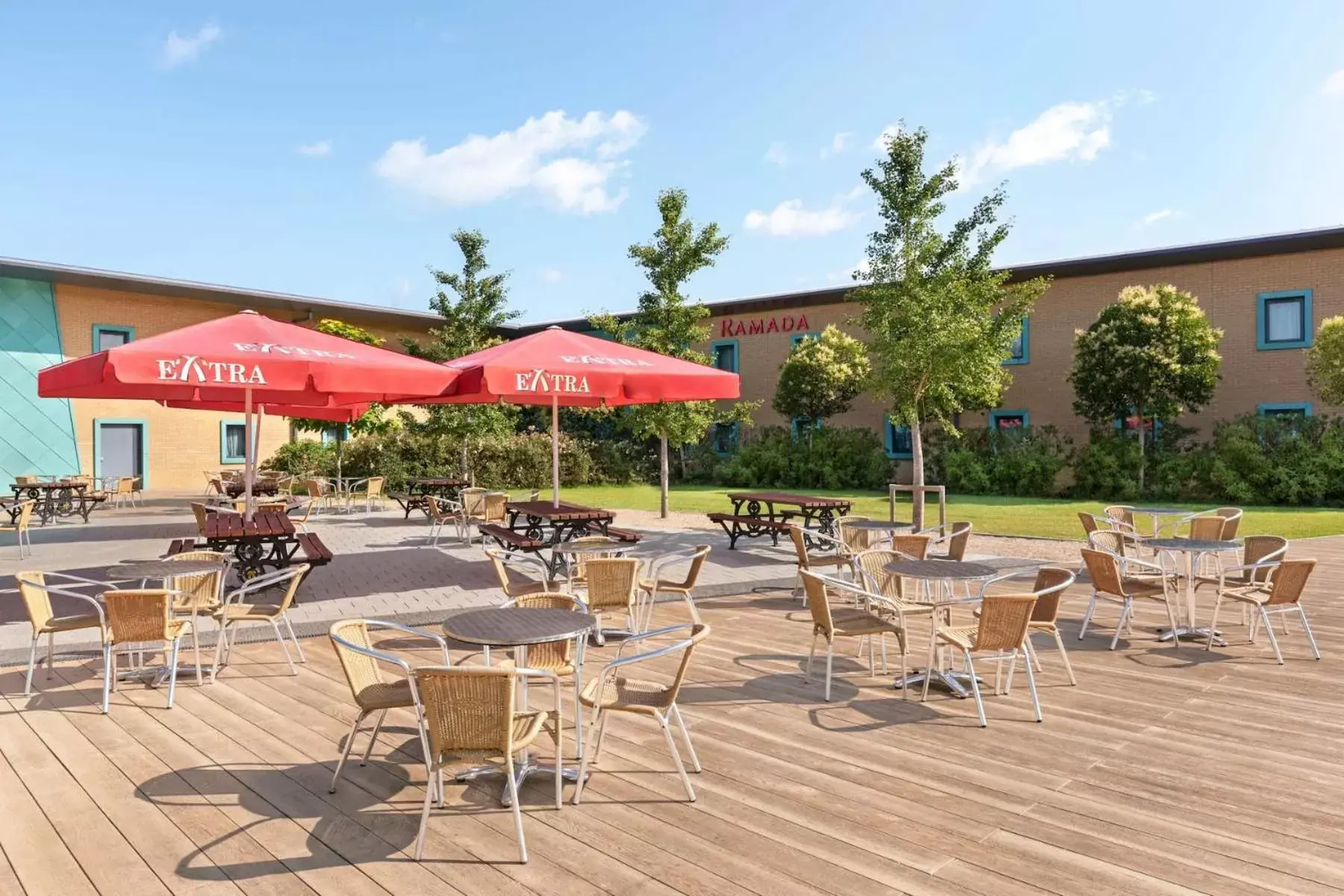 Patio, Restaurant/Places to Eat in Ramada by Wyndham Cobham