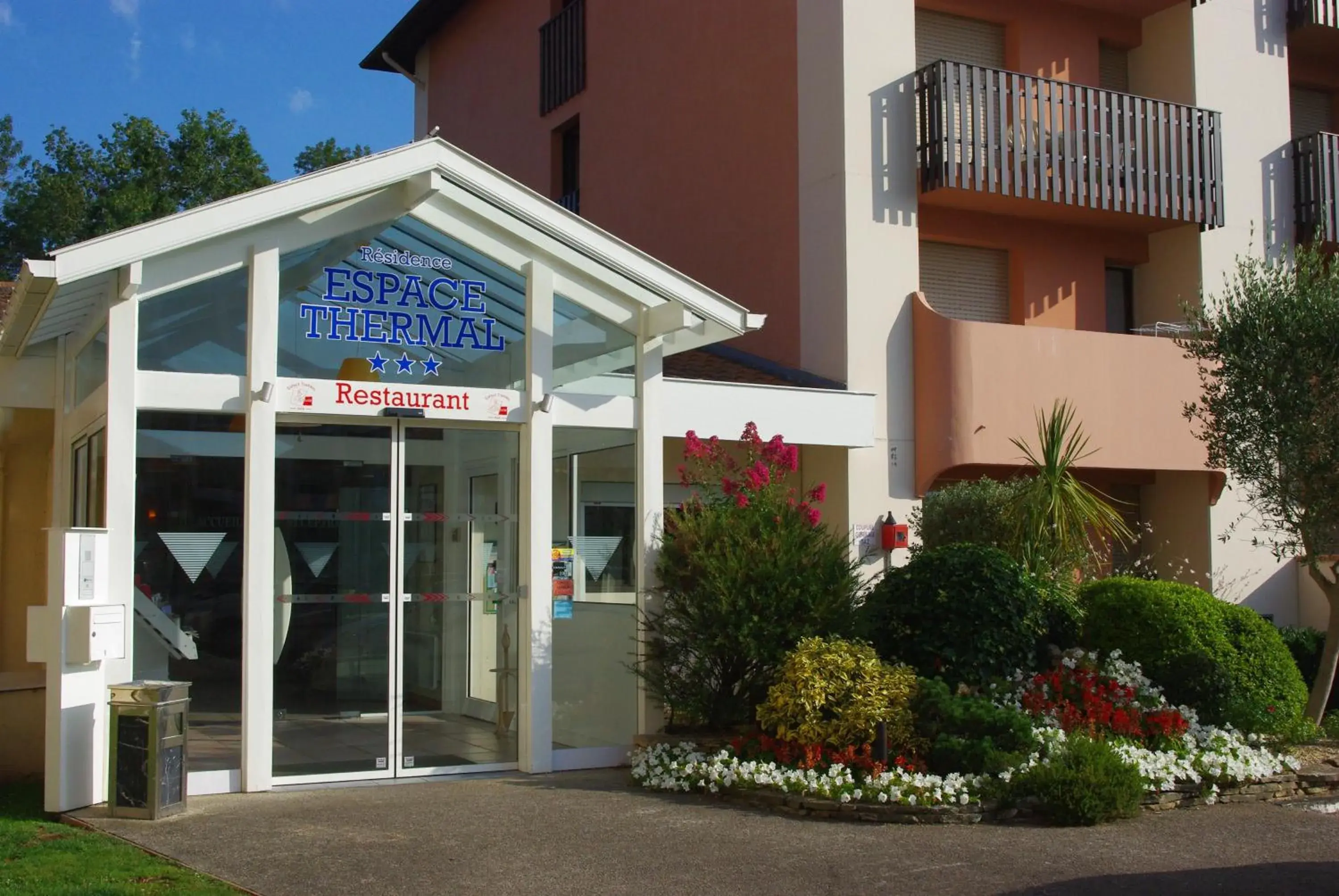 Facade/entrance, Property Building in L'Espace Thermal