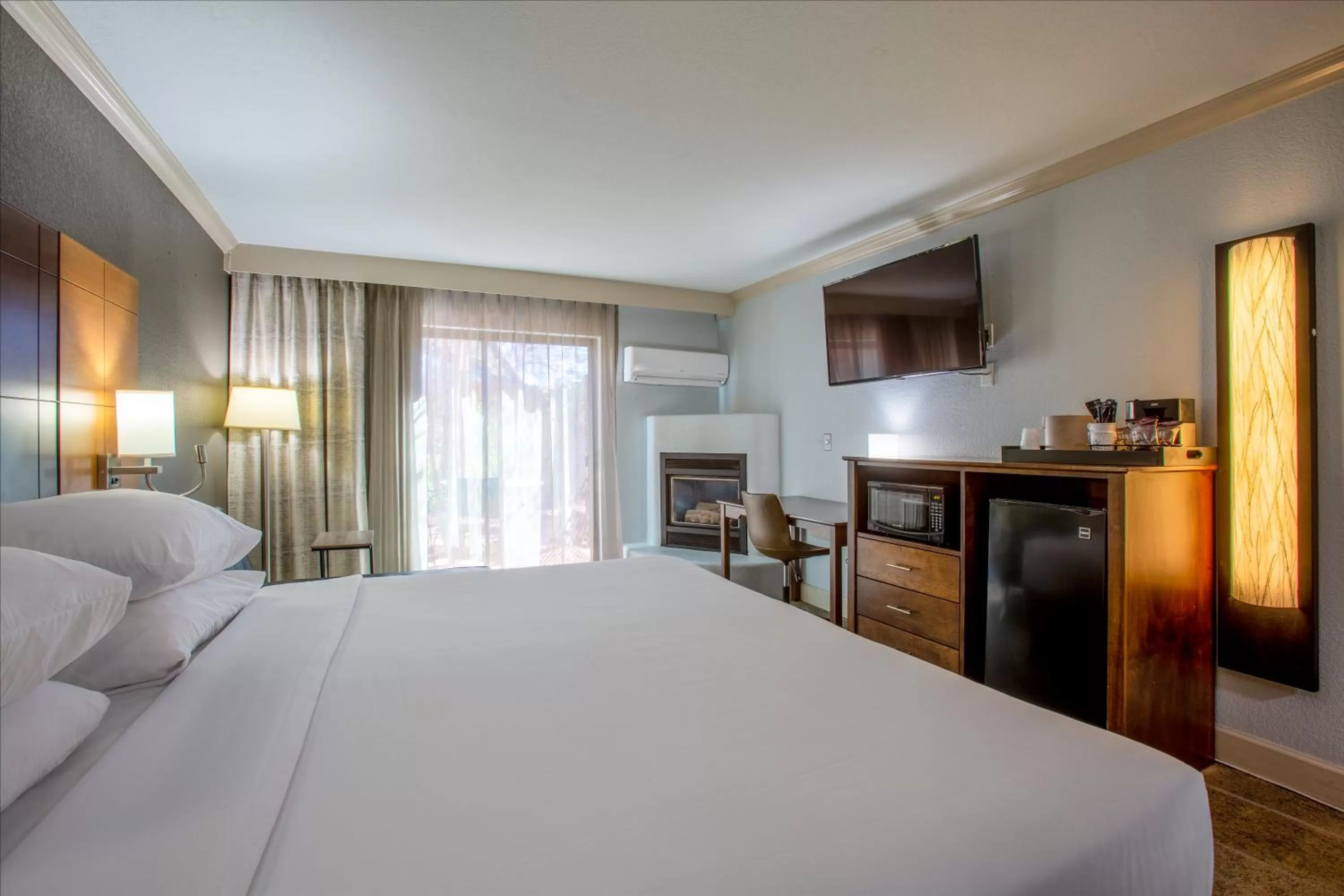 Bed in Arroyo Pinion Hotel, an Ascend Collection Hotel