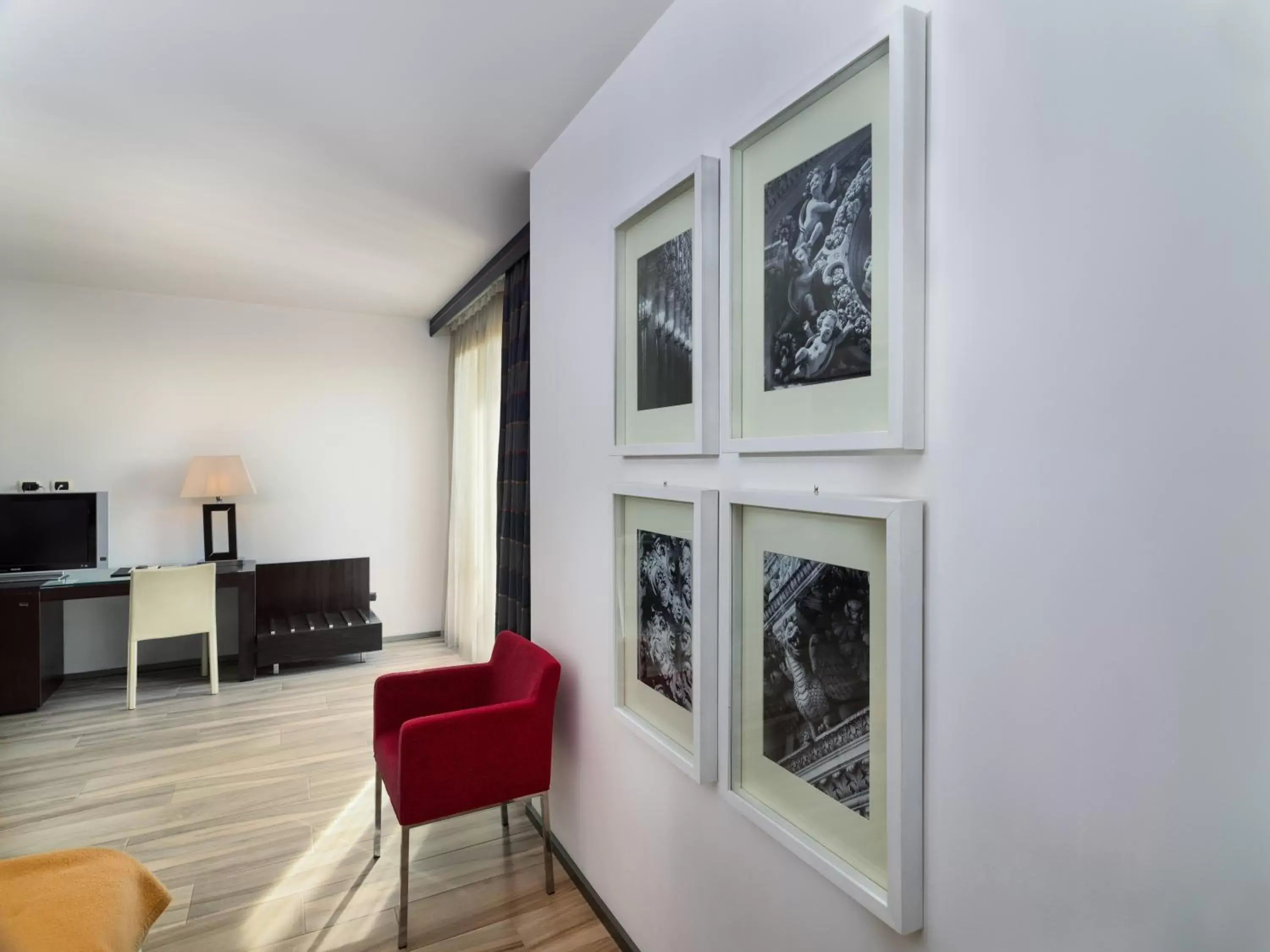 Living room in Grand Hotel Tiziano E Dei Congressi Living room in Grand Hotel Tiziano E Dei Congressi