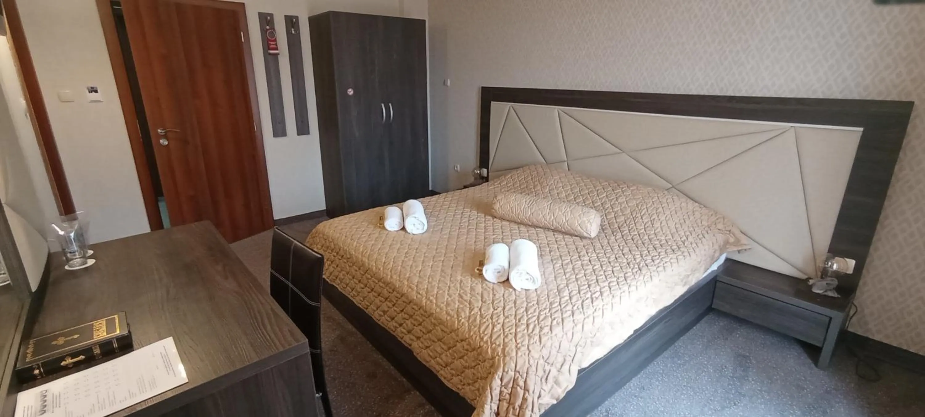 Bed in Vitoshko Lale Hotel