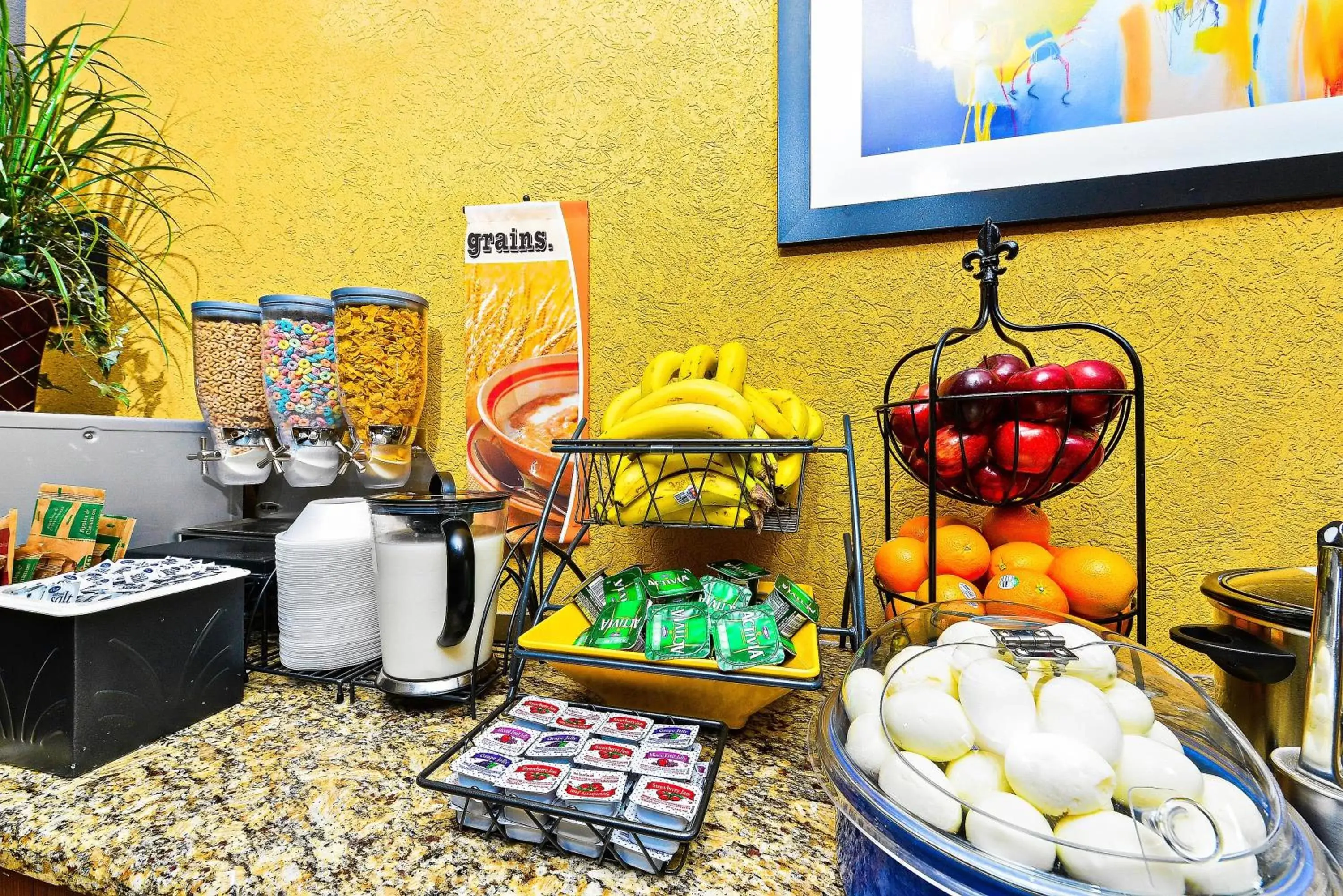 Buffet breakfast, Food in Microtel Inn & Suites by Wyndham New Braunfels I-35
