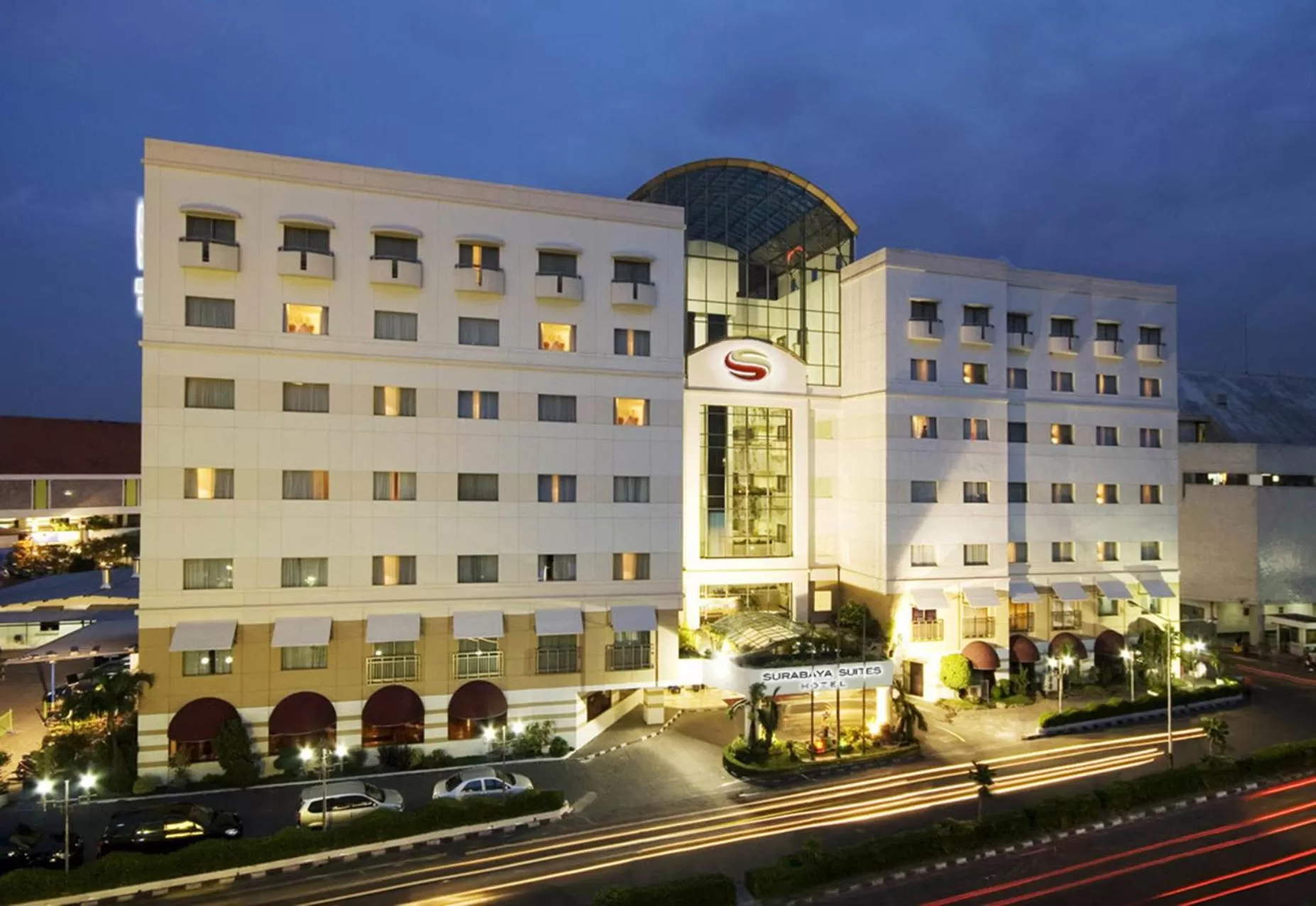 Property building in Surabaya Suites Hotel Powered by Archipelago