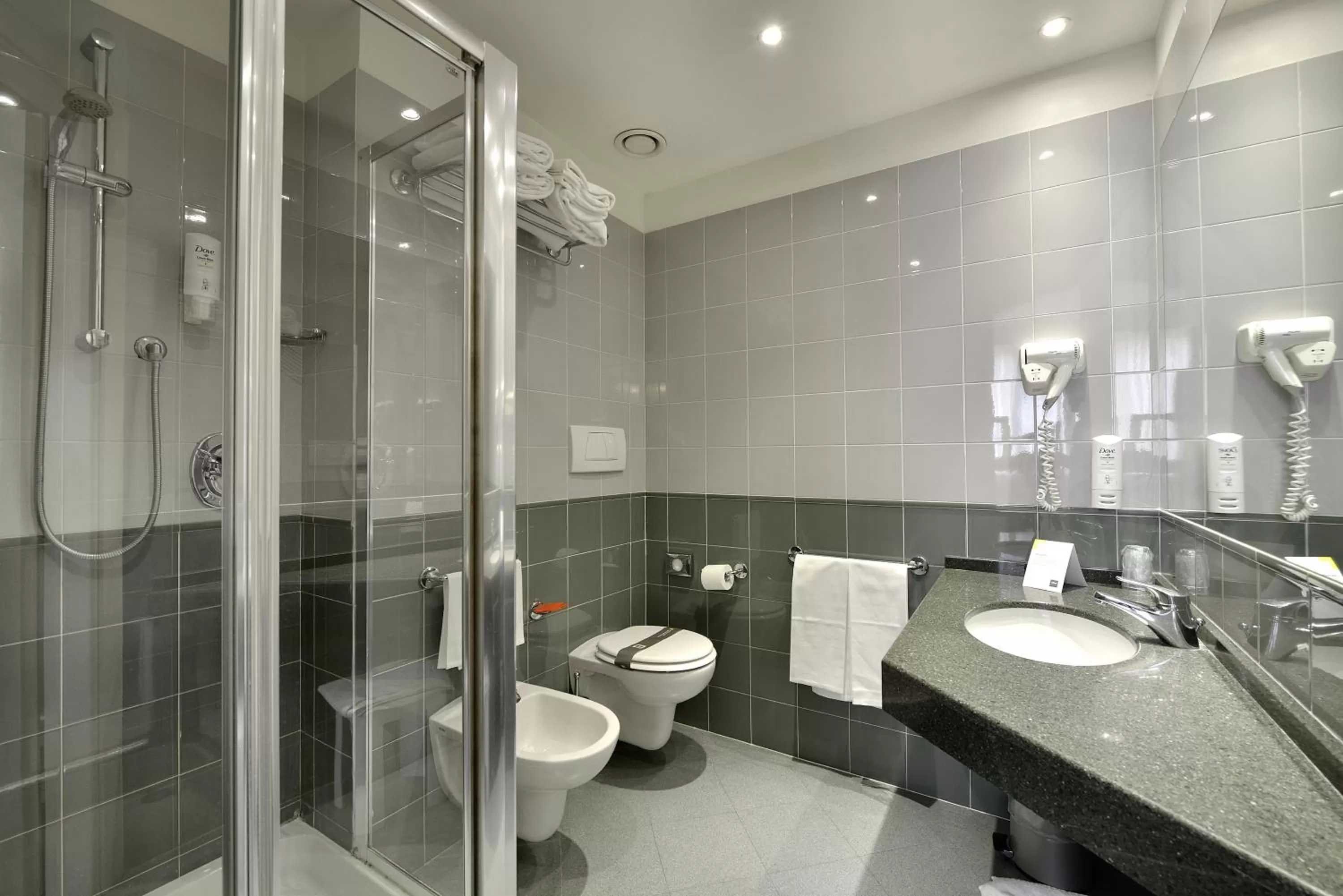 Bathroom in La Meridiana Bleisure Hotel