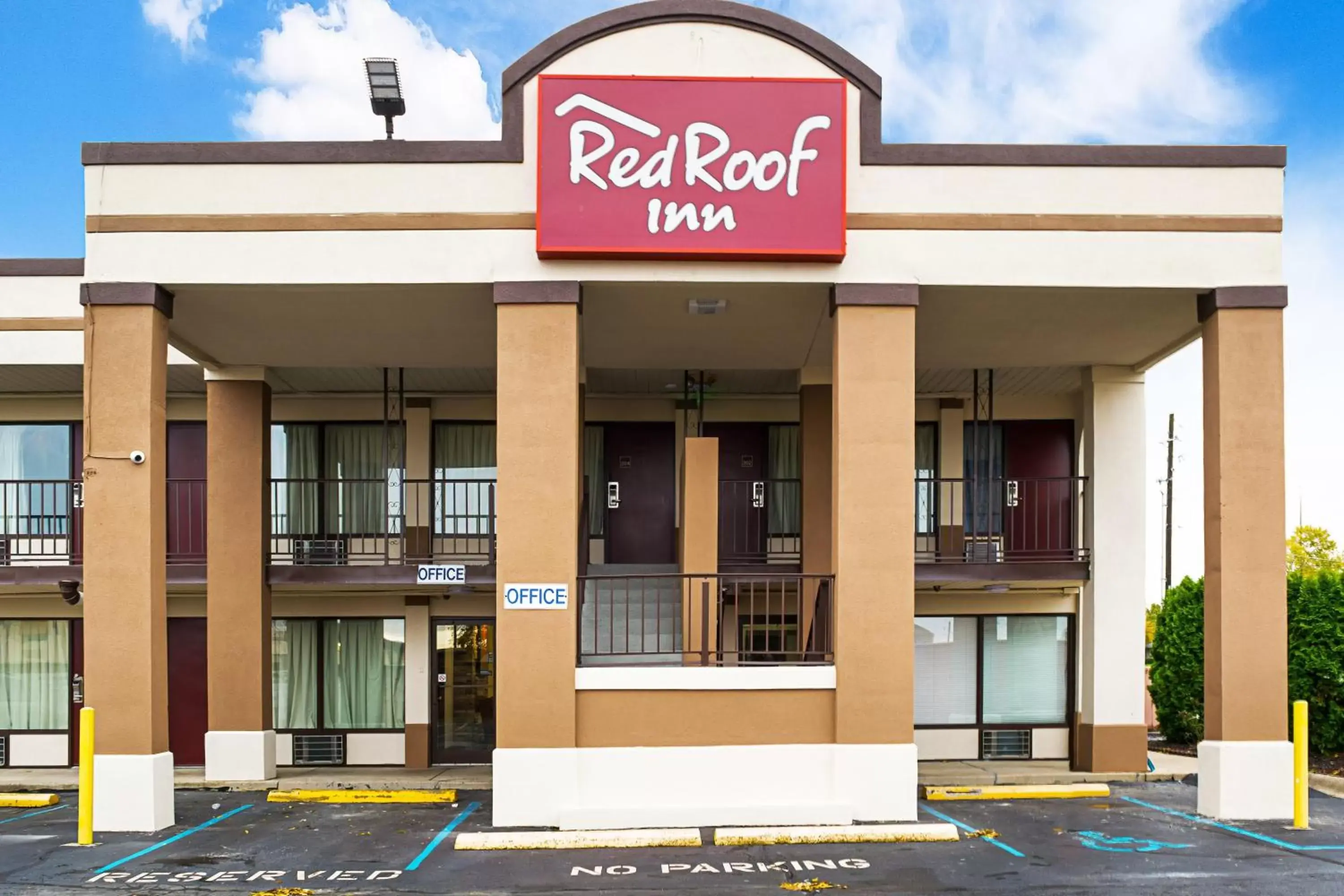 Property building in Red Roof Inn Indianapolis East