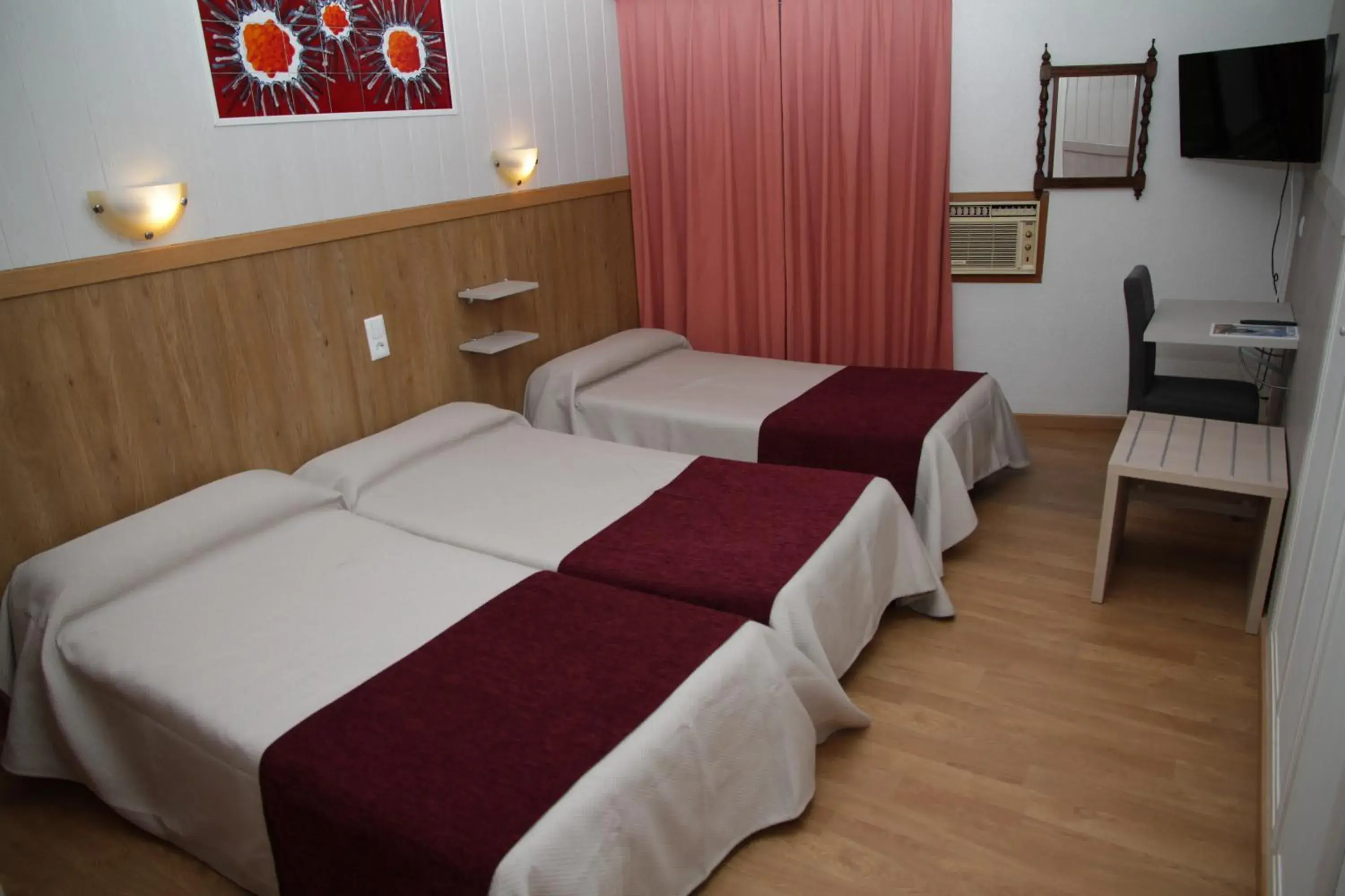 Photo of the whole room, Bed in Hotel Real Castellon