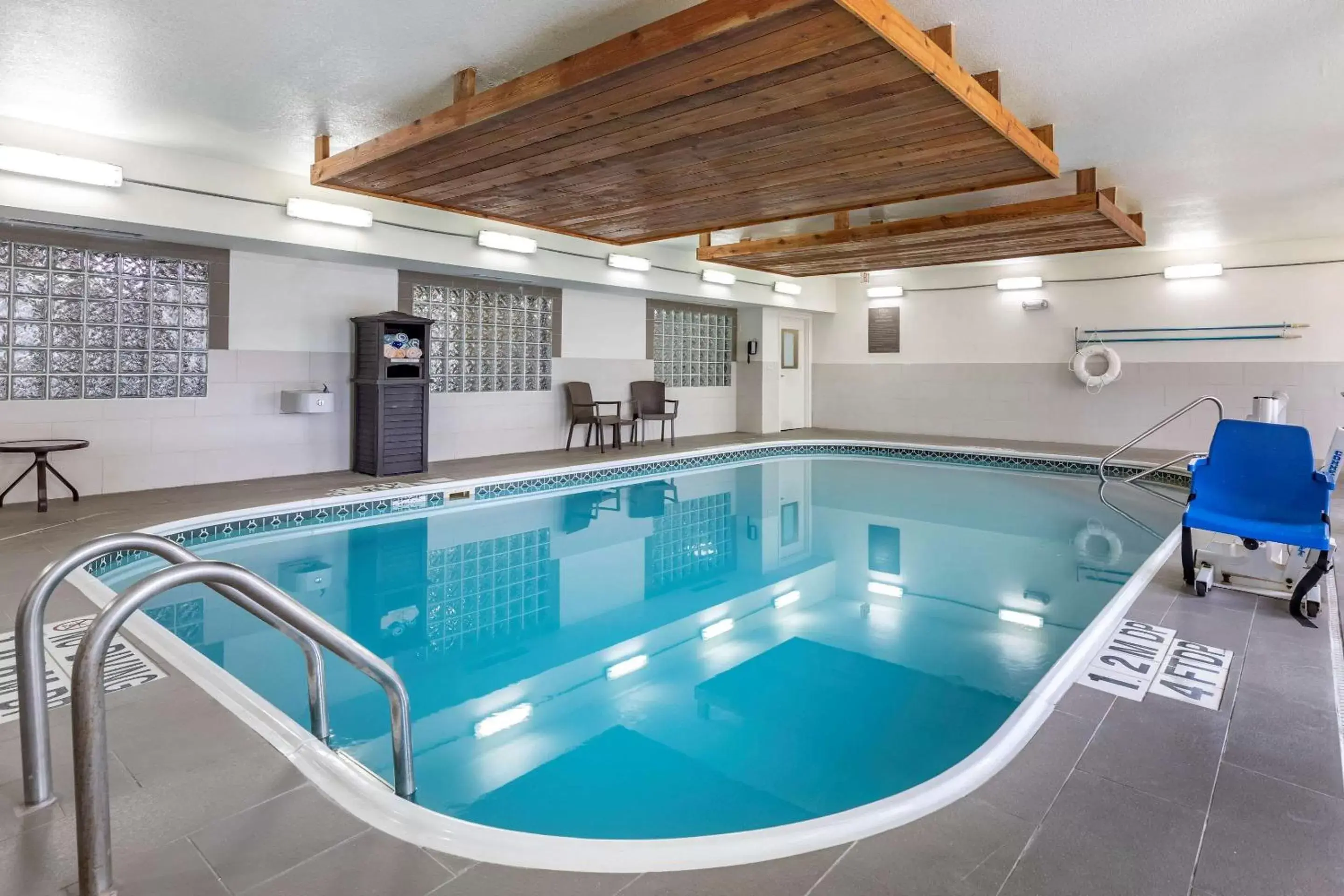 Activities, Swimming Pool in Comfort Suites Fort Collins Near University