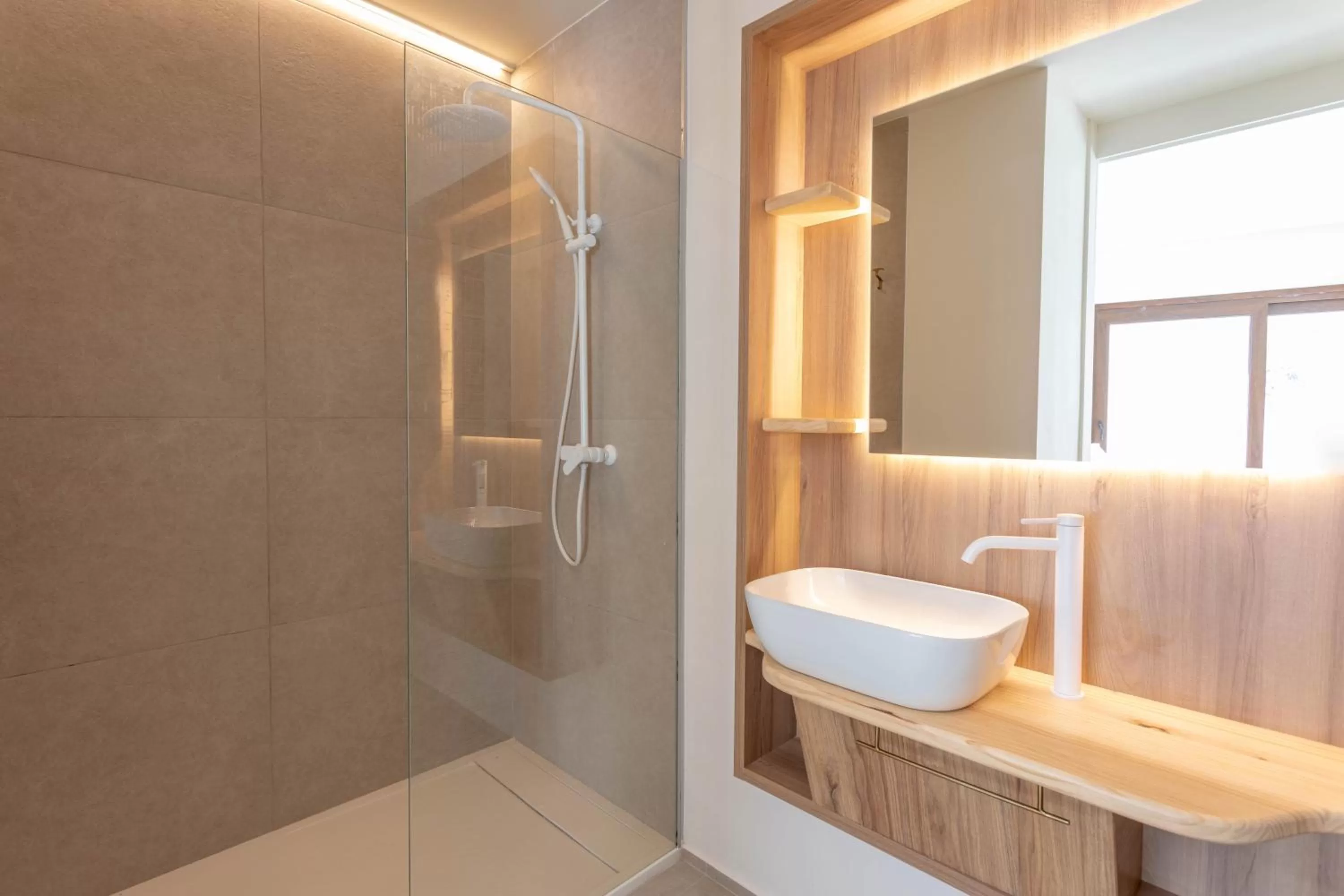 Bathroom in Reina Victoria Velázquez