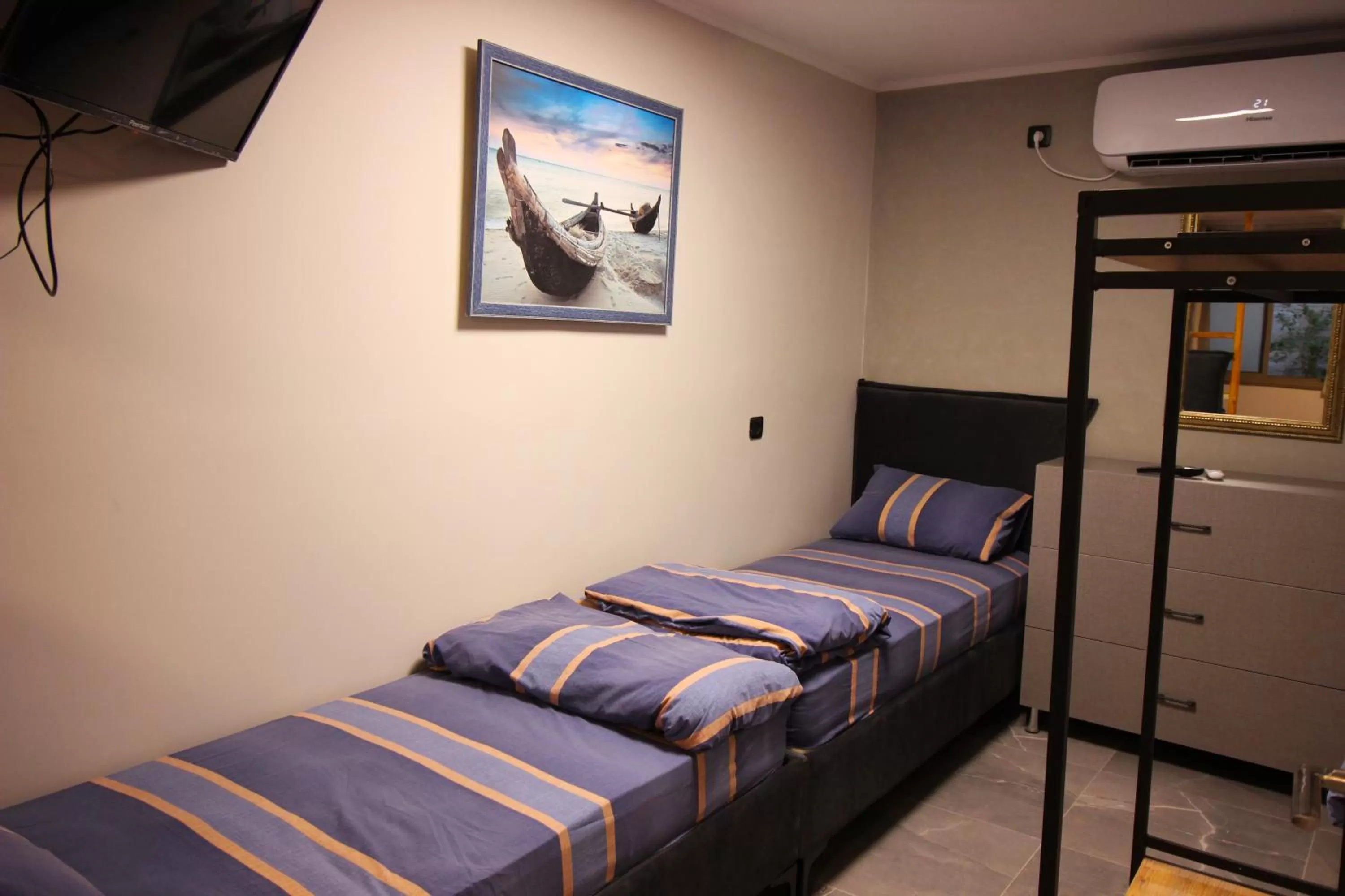 Bedroom, Bed in Sunset Inn