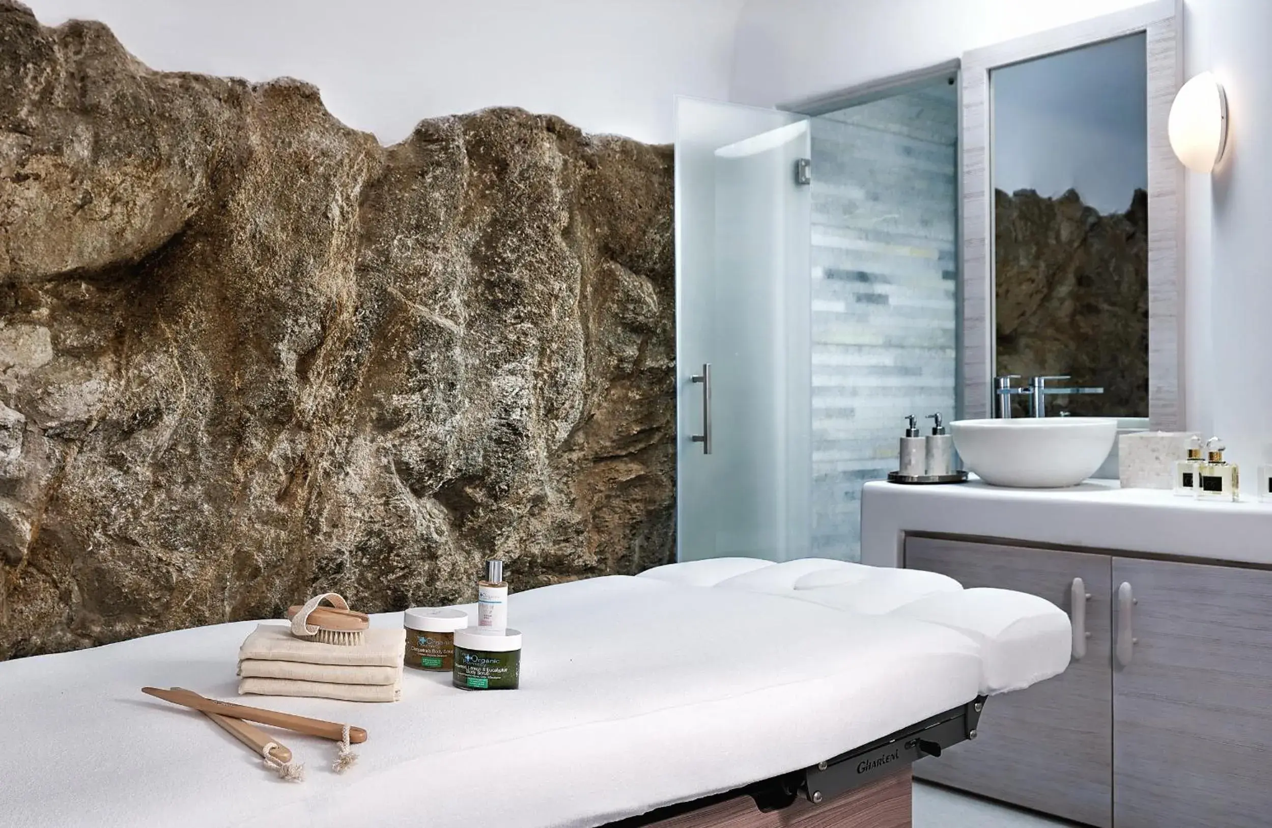 Massage in Belvedere Mykonos - Main Hotel