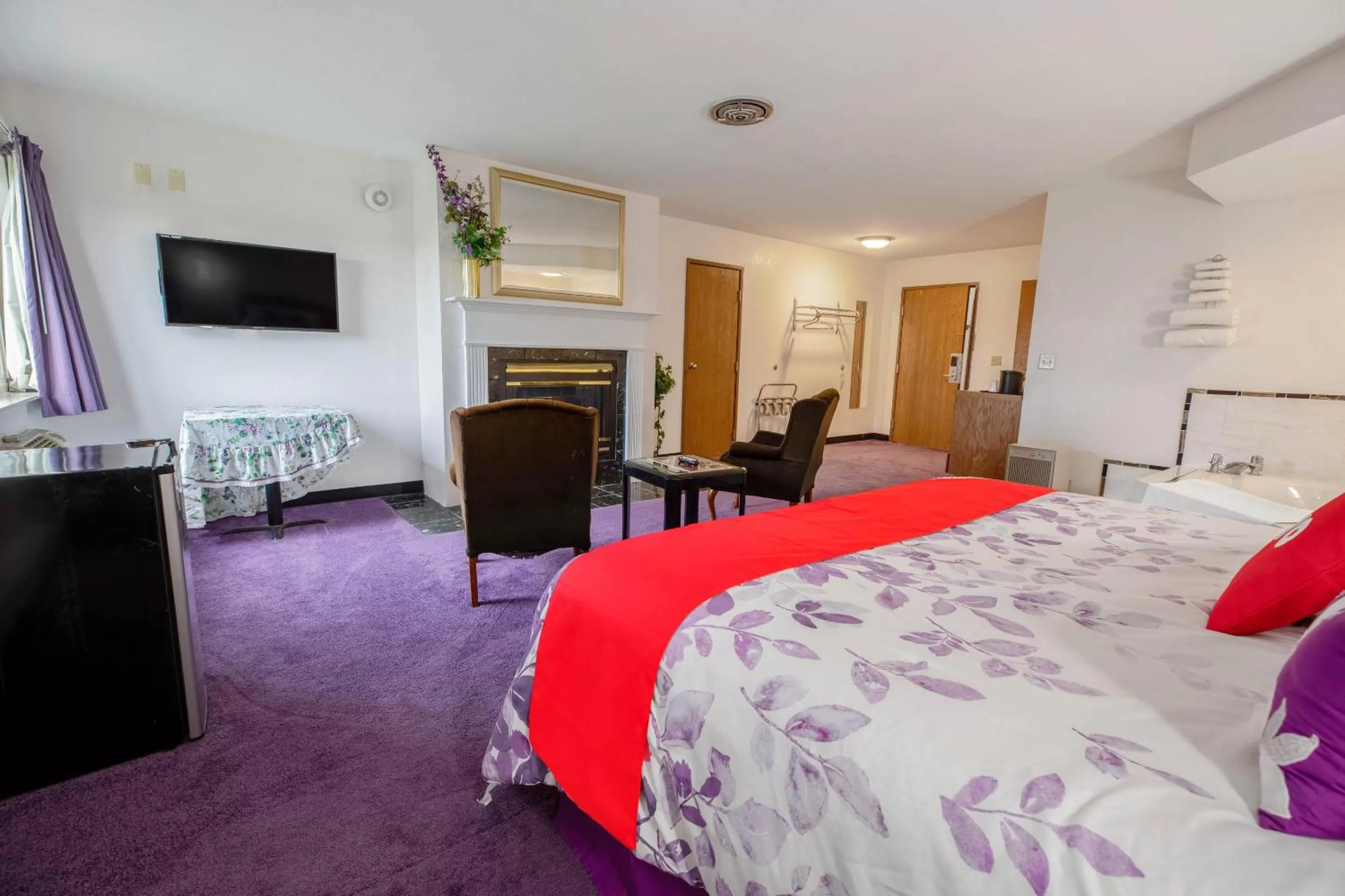 TV and multimedia in OYO Hotel Chesaning Route 52 & Hwy 57