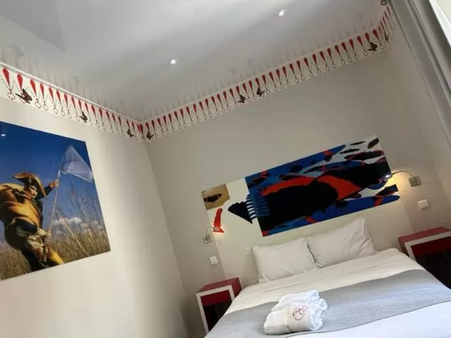 Bed in Hôtel Les Voyageurs