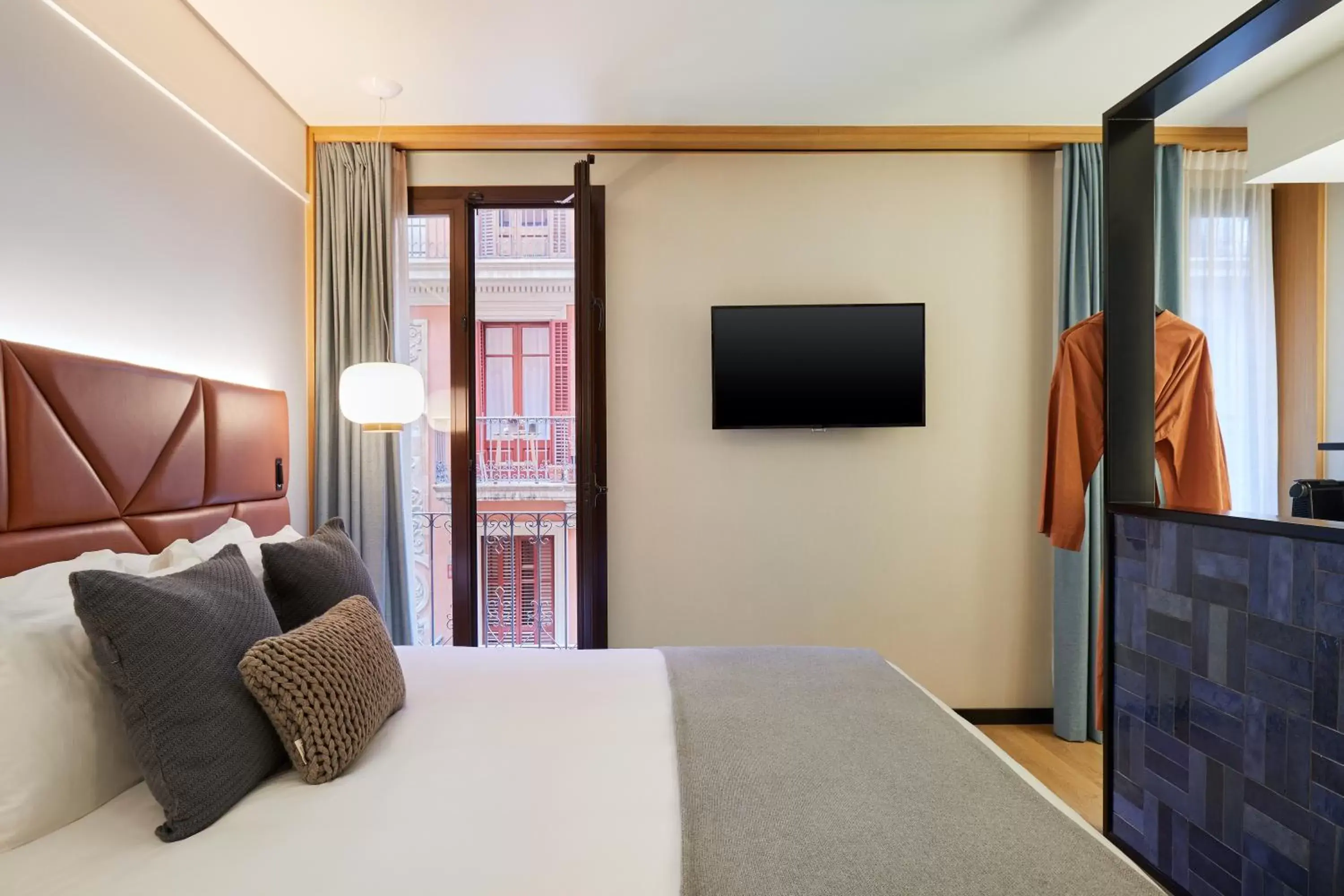 TV and multimedia, Bed in Kimpton Vividora Hotel, an IHG Hotel