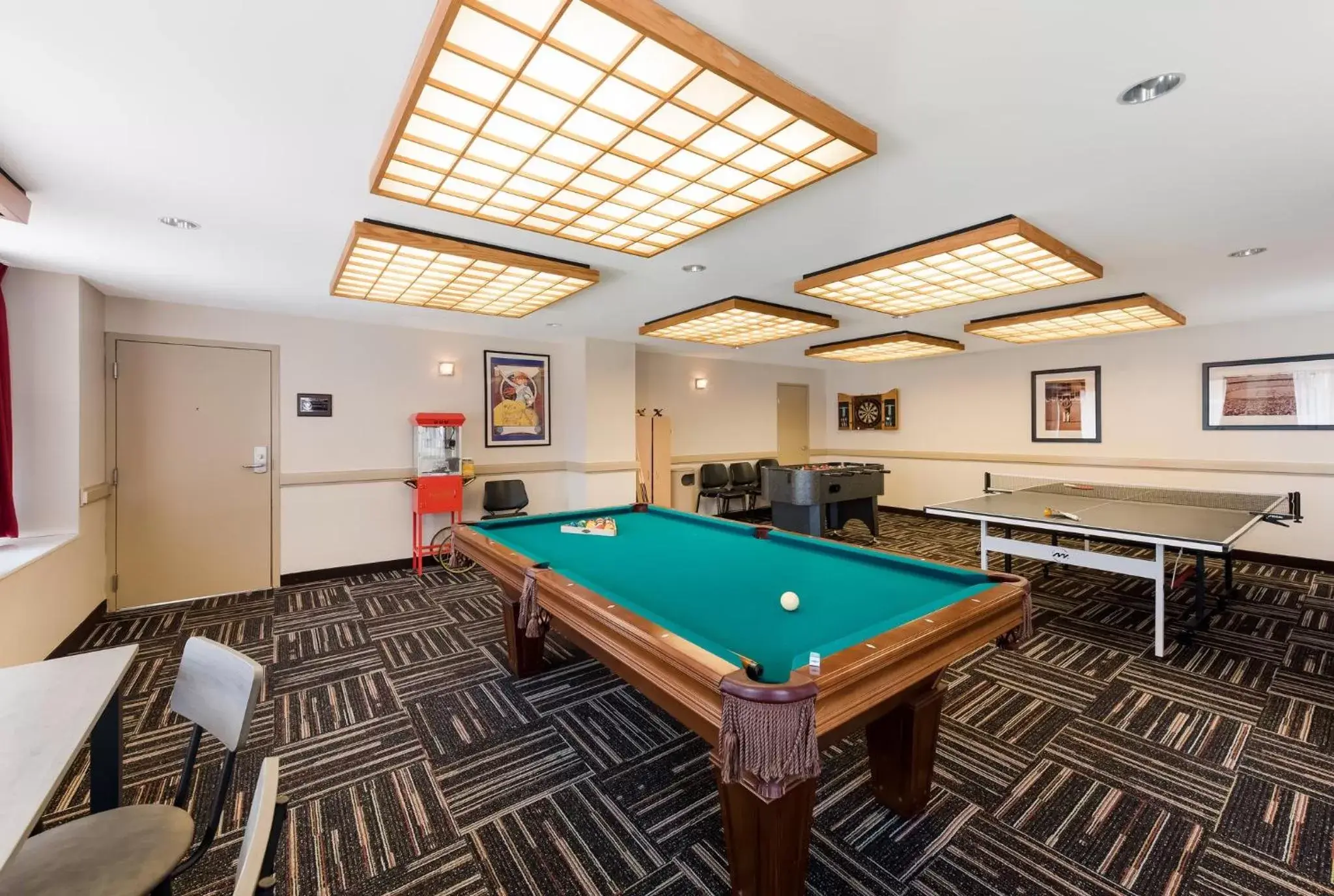 Game Room, Billiards in Red Roof Inn PLUS+ Columbus Downtown - Convention Center