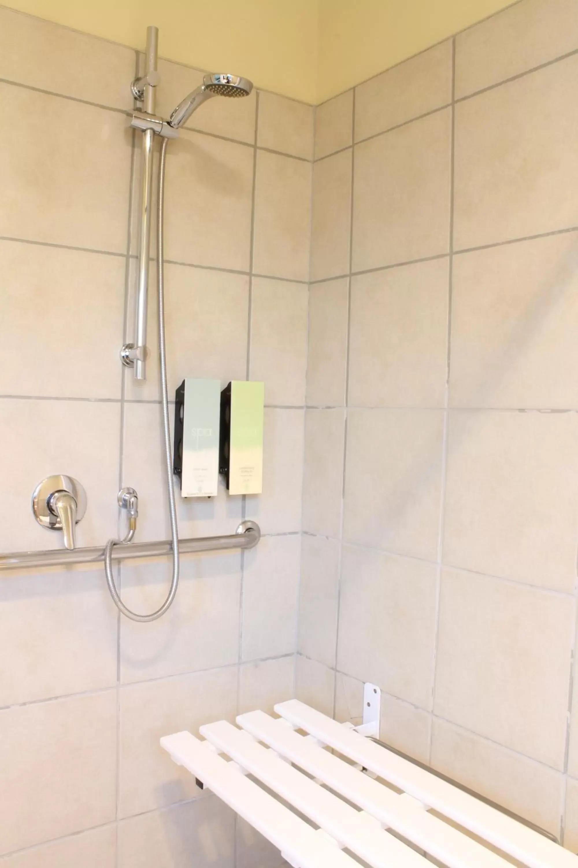 Shower, Bathroom in ASURE Abbella Lodge Motel