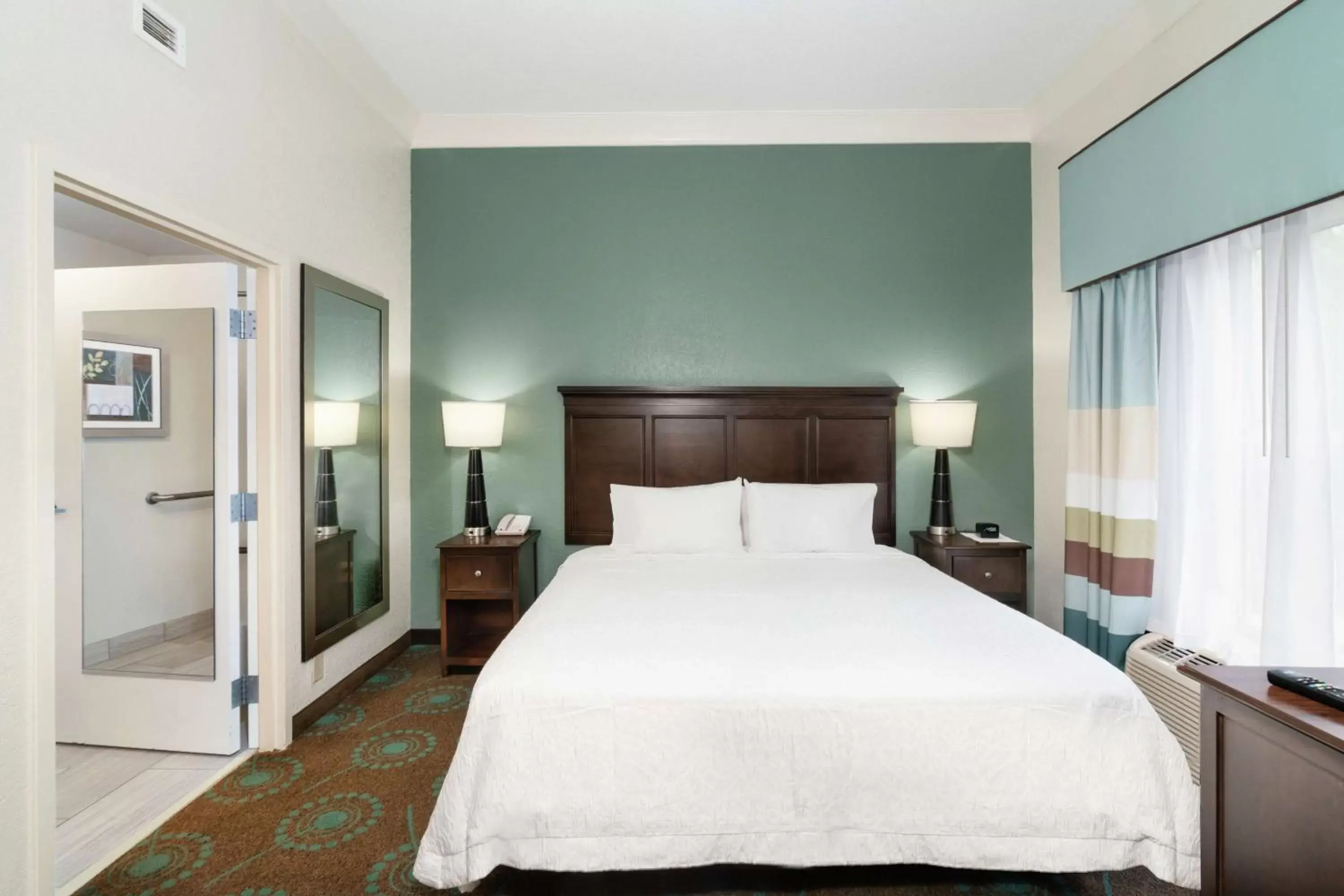 Bed in Hampton Inn & Suites Mooresville