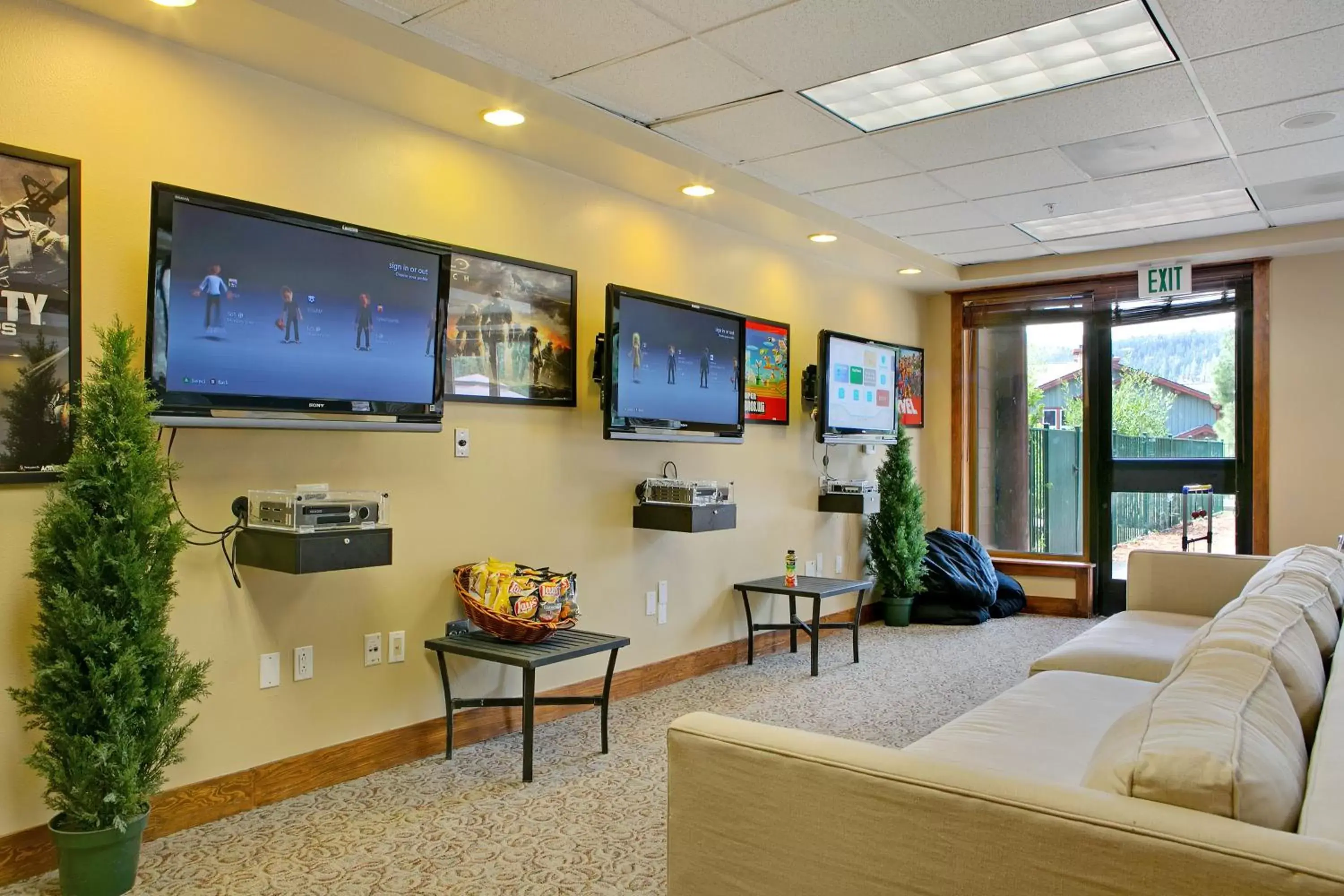Game Room, TV/Entertainment Center in Juniper Springs Resort