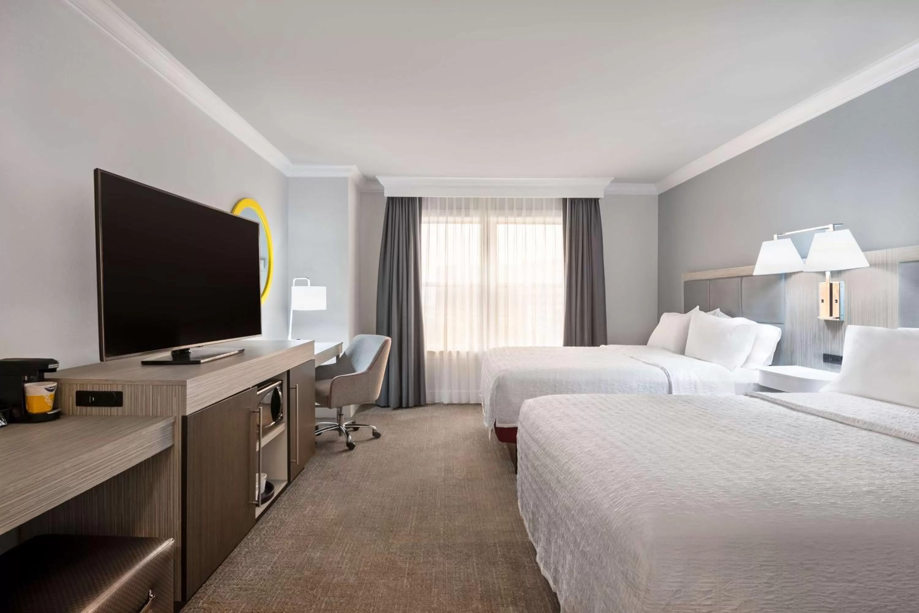 Bed in Hampton Inn & Suites Stamford