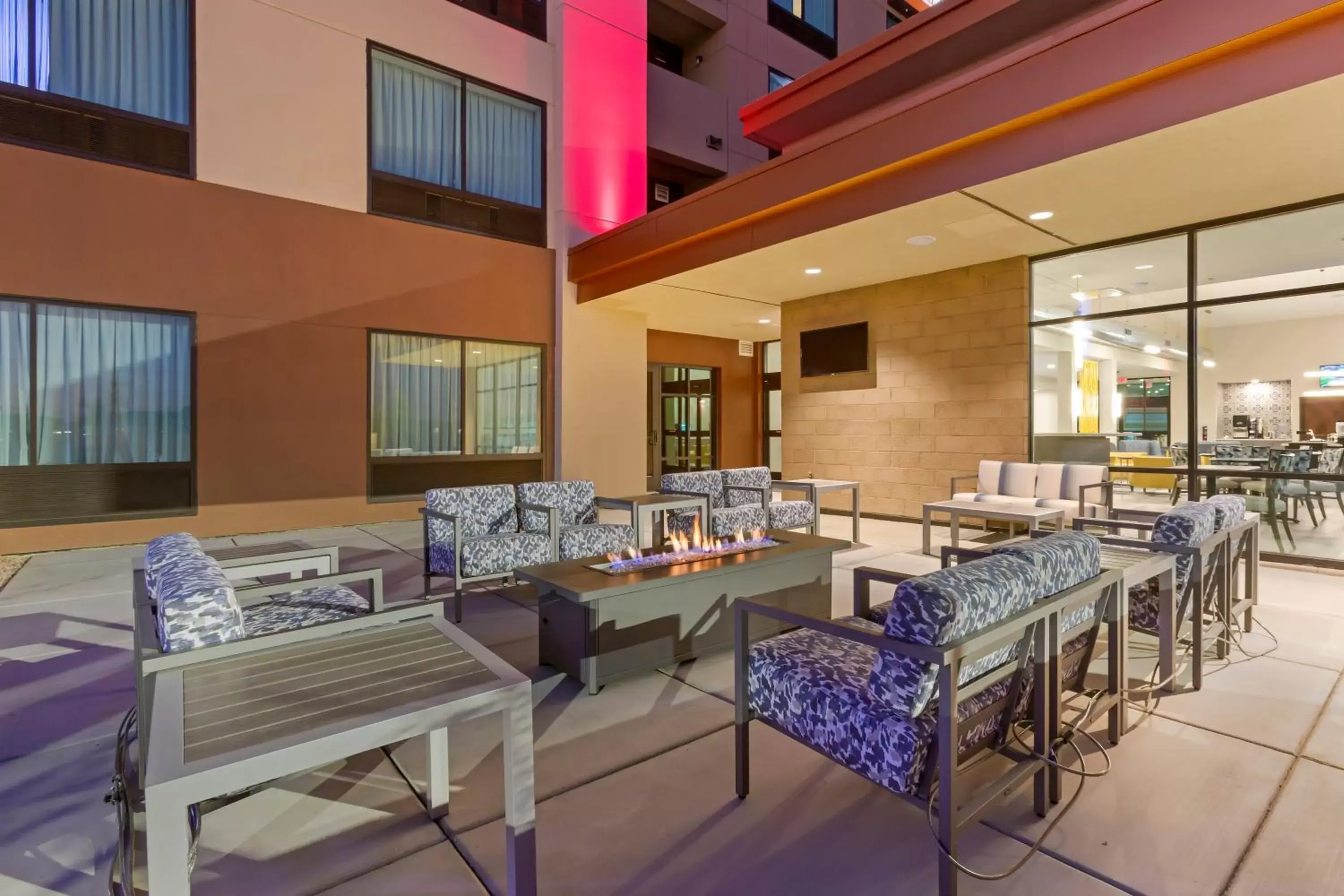 Patio, Restaurant/Places to Eat in Best Western Plus Executive Residency Phoenix North Happy Valley