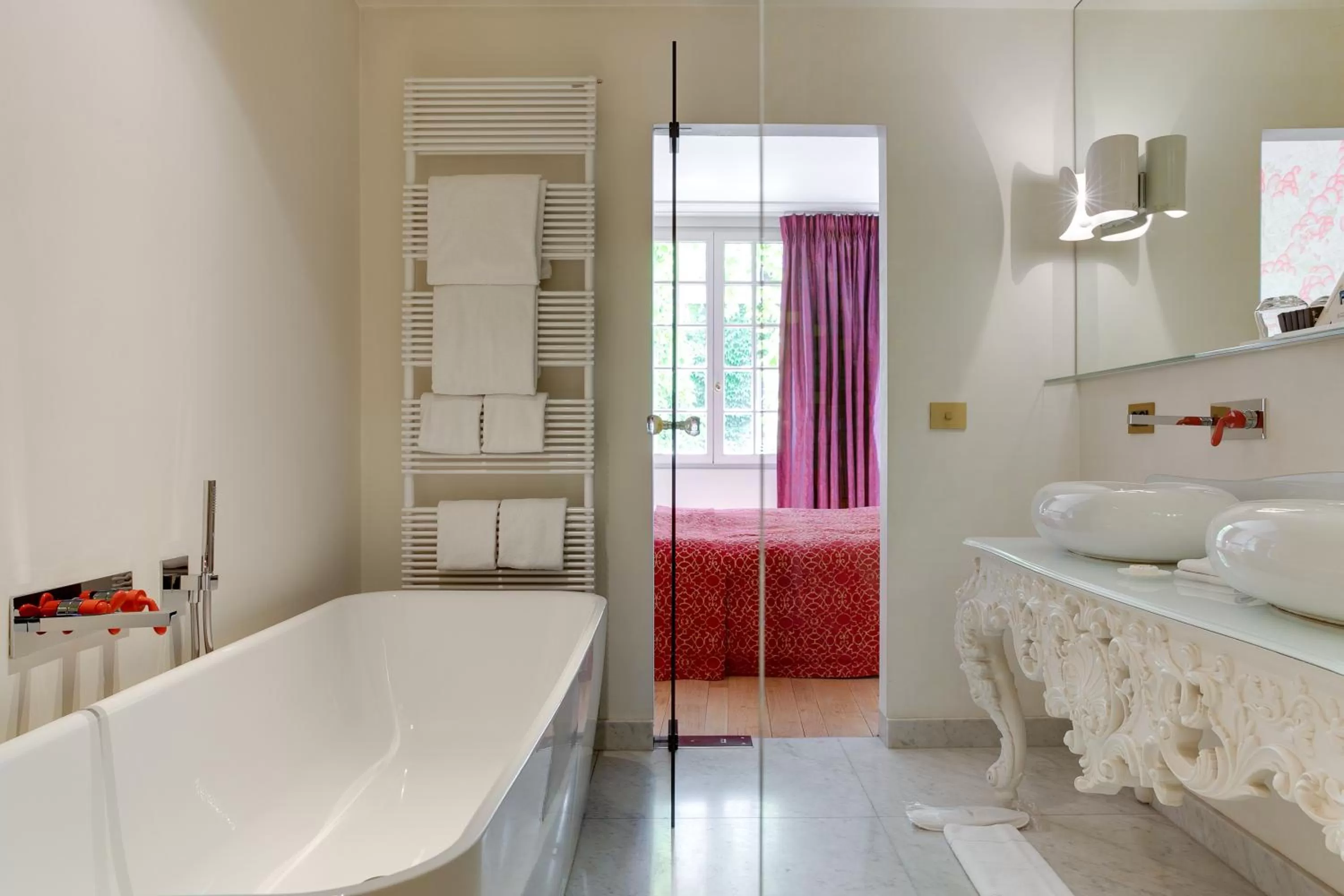 Bathroom, Bed in Hotel De Witte Lelie -Small Luxury Hotels of the World