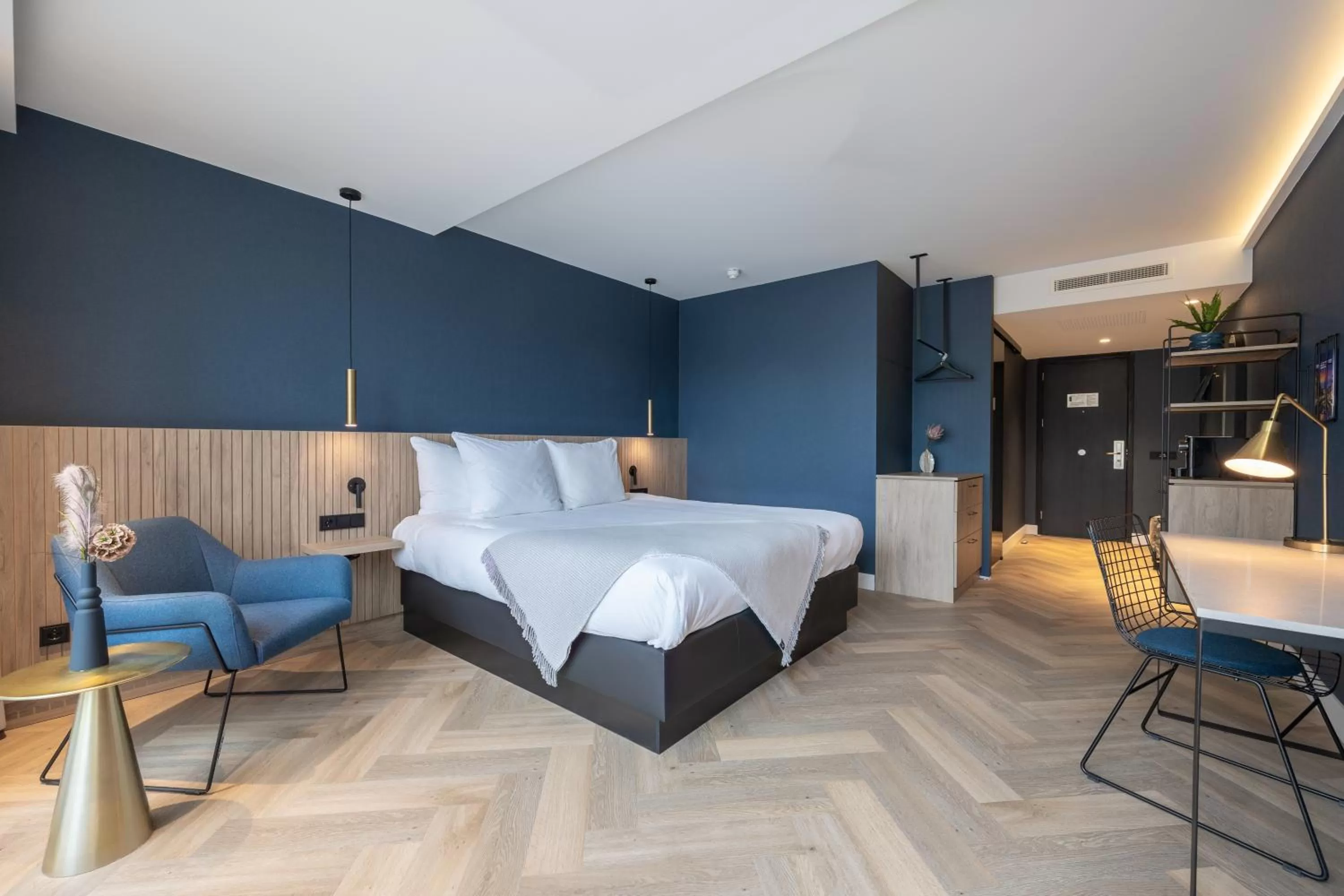 Photo of the whole room, Bed in Van der Valk hotel Den Haag Wassenaar