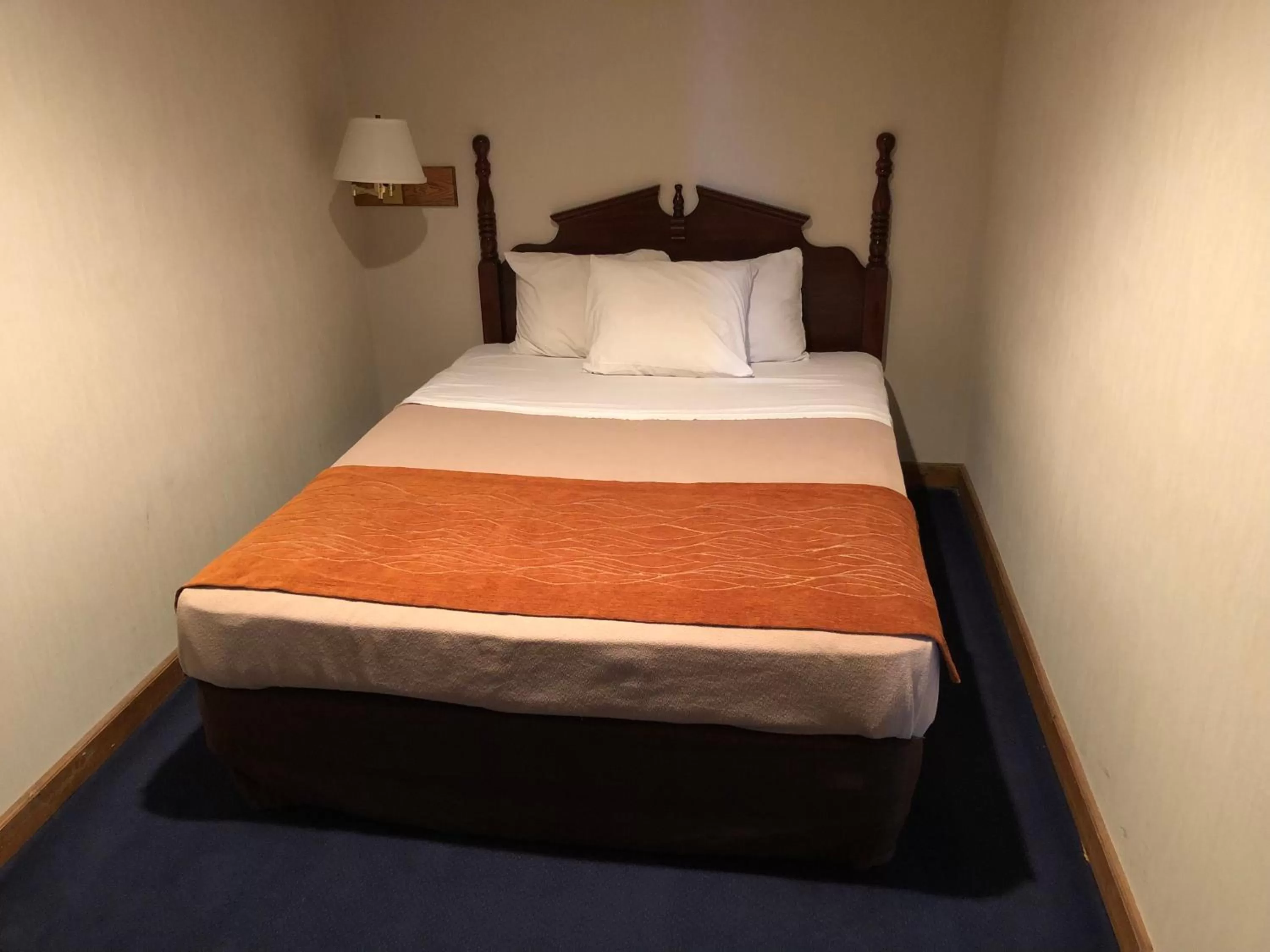 Bedroom in Denison Inn & Suites