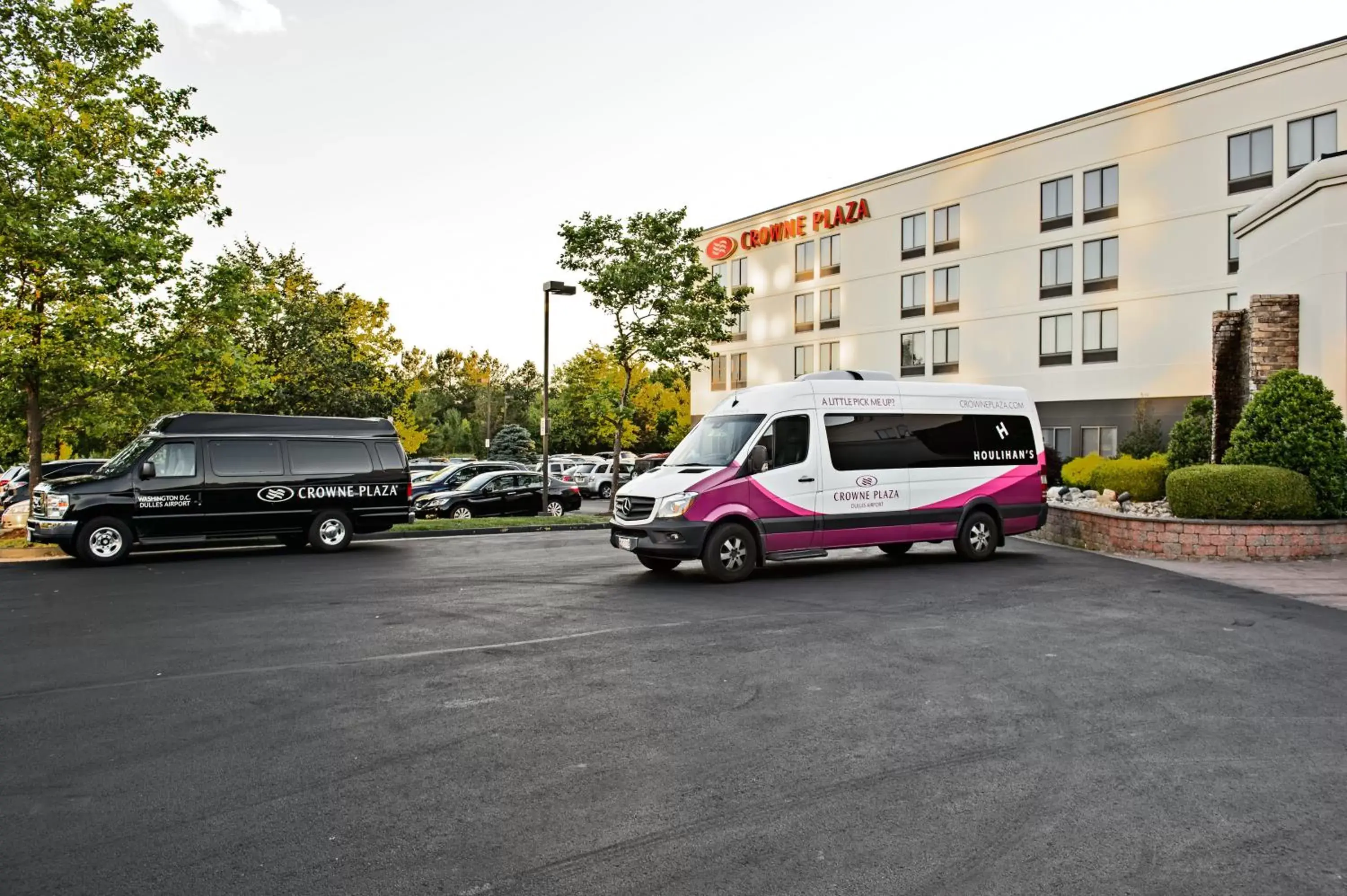 Lobby or reception in Crowne Plaza Dulles Airport by IHG Lobby or reception in Crowne Plaza Dulles Airport by IHG