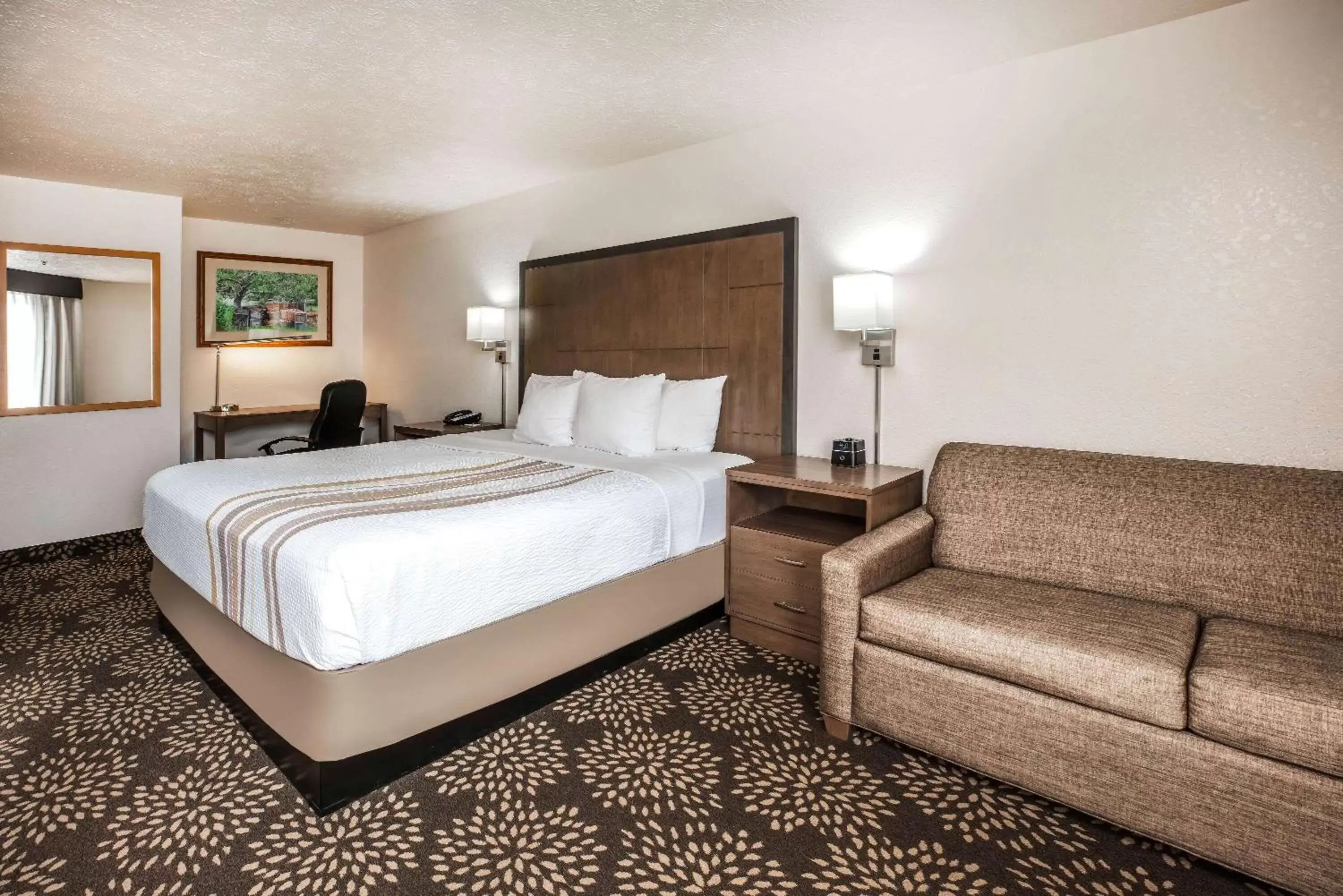 Photo of the whole room, Bed in La Quinta by Wyndham Wenatchee