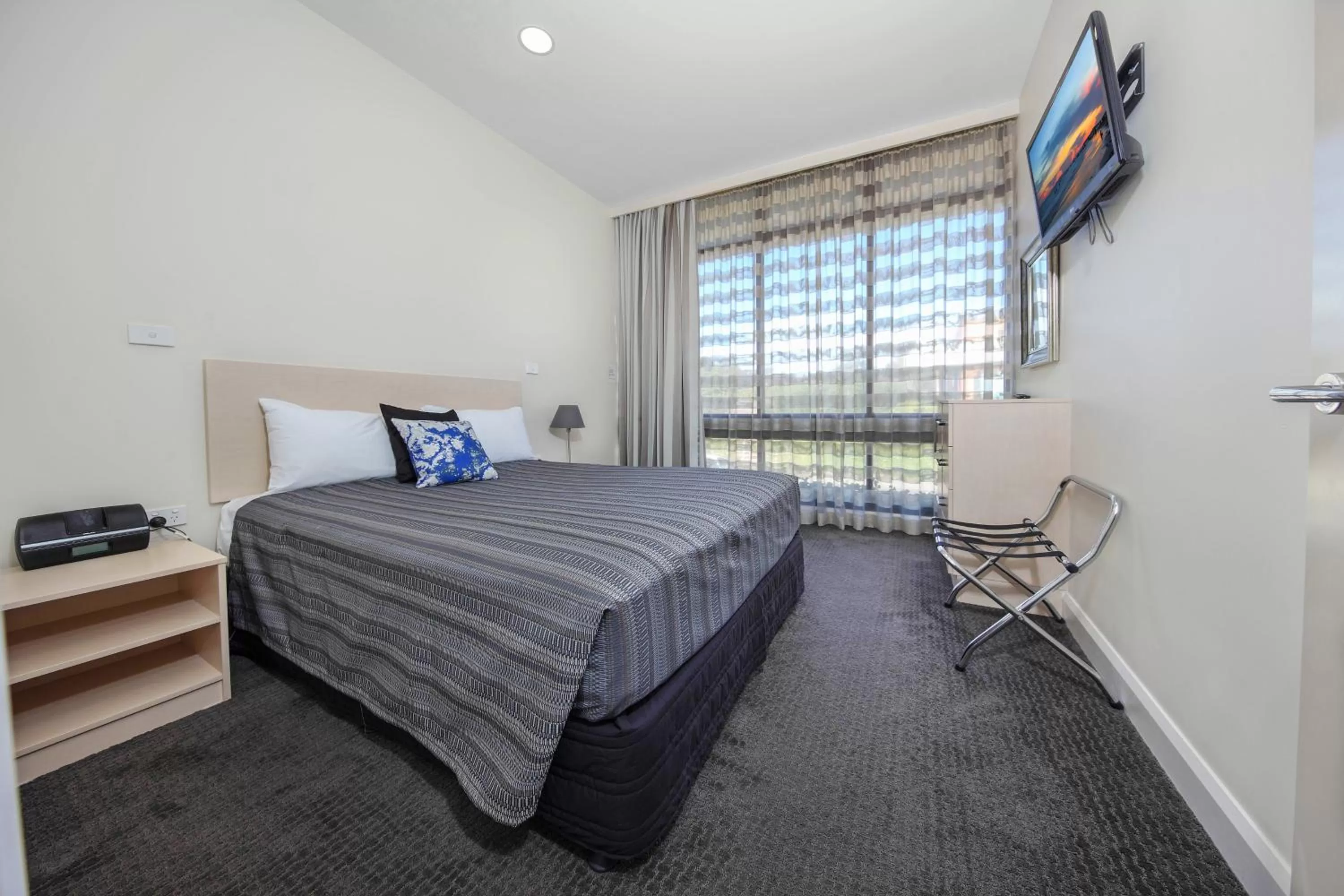 Bed in Belconnen Way Hotel & Serviced Apartments
