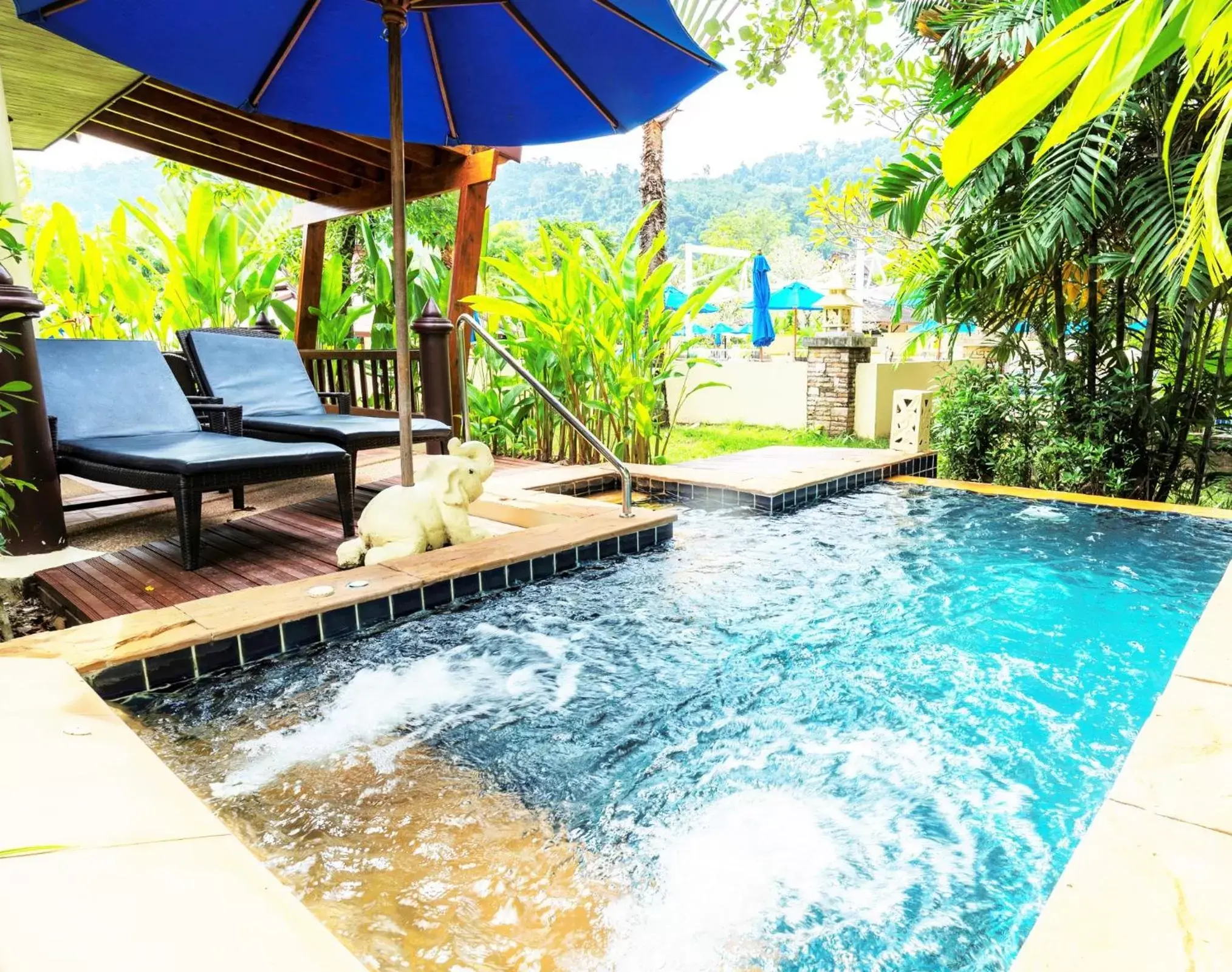 Swimming Pool in Seaview Resort Khao Lak - SHA Plus