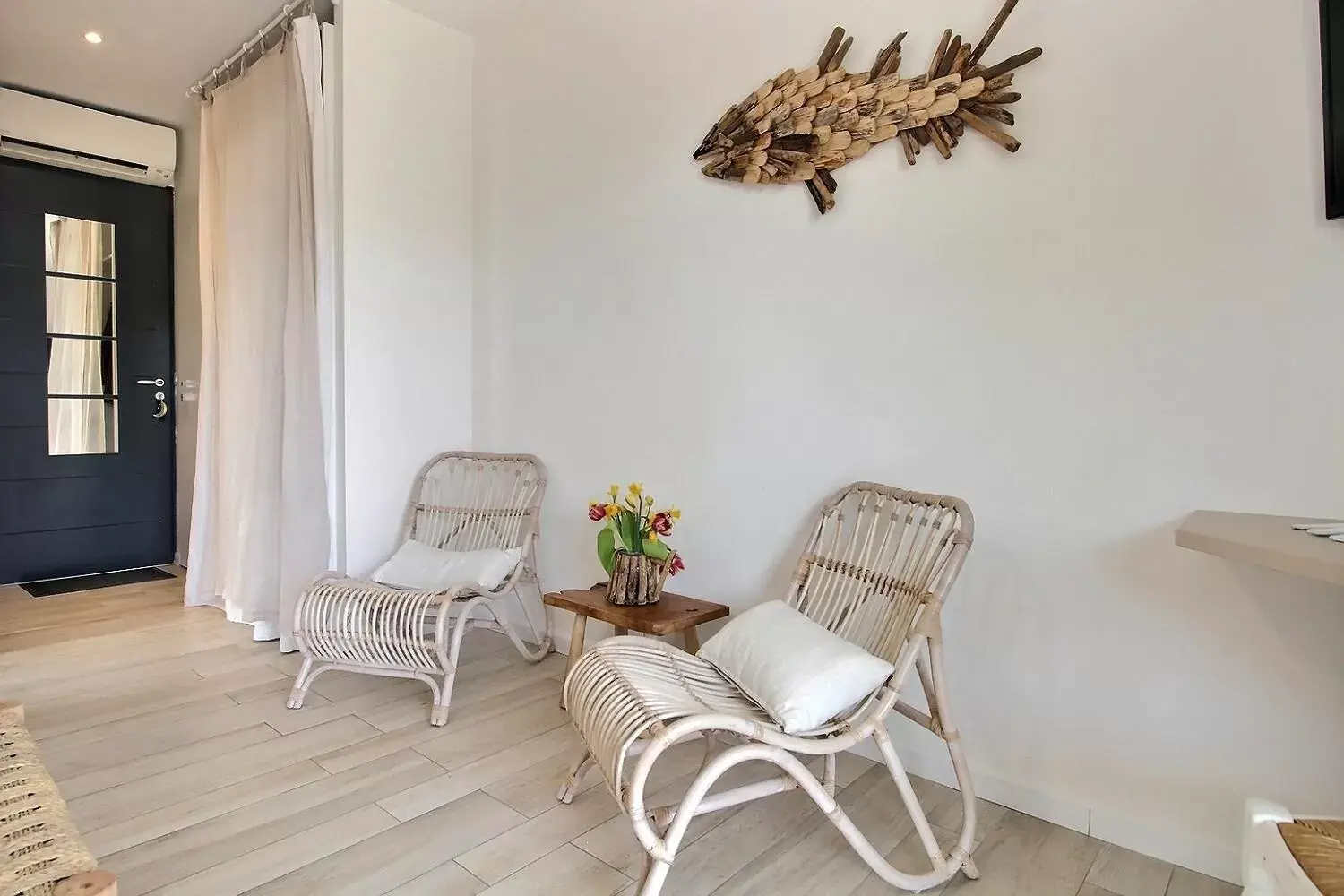 Bedroom, Seating Area in La Villa Aux Oliviers