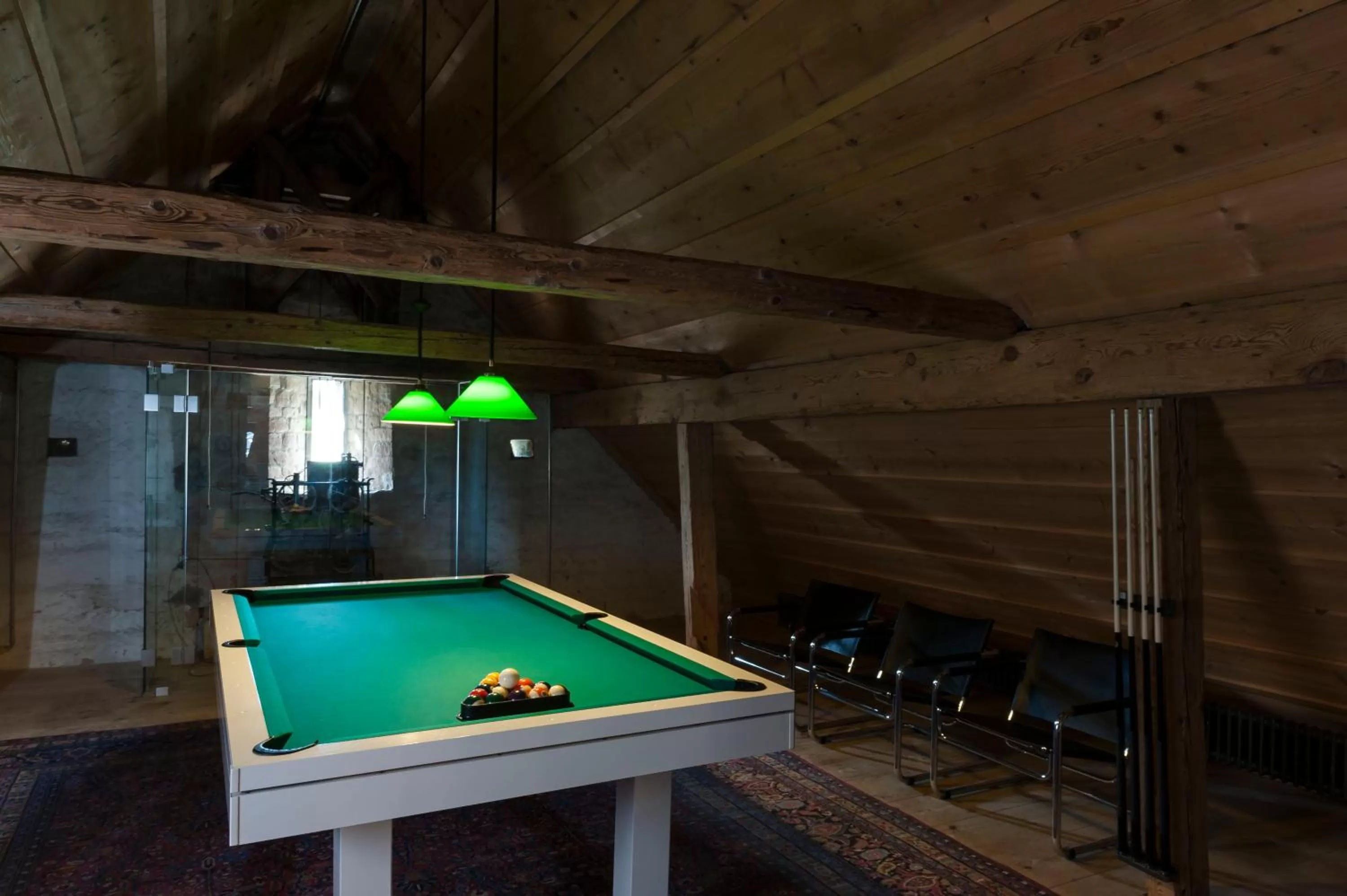 Billiard in Schloss Münchenwiler