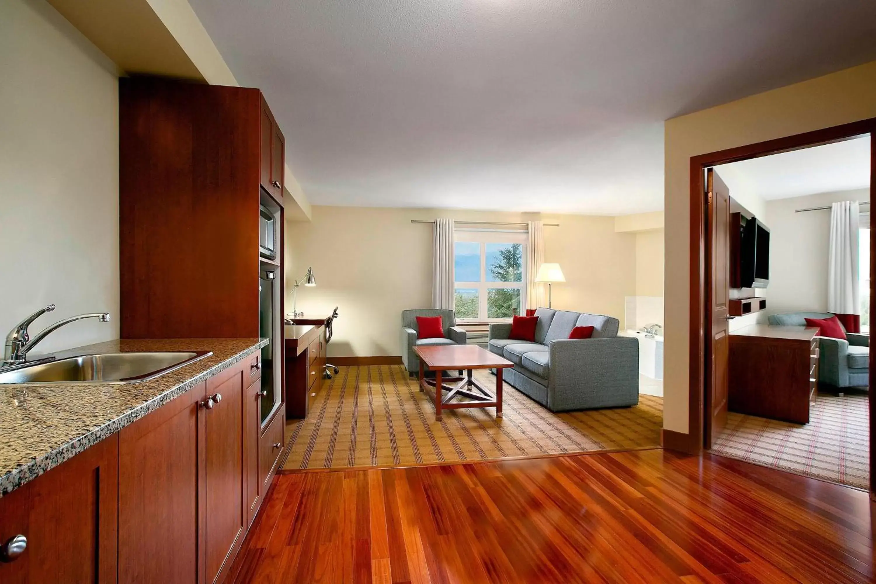 Photo of the whole room, Kitchen/Kitchenette in Four Points by Sheraton Victoria Gateway