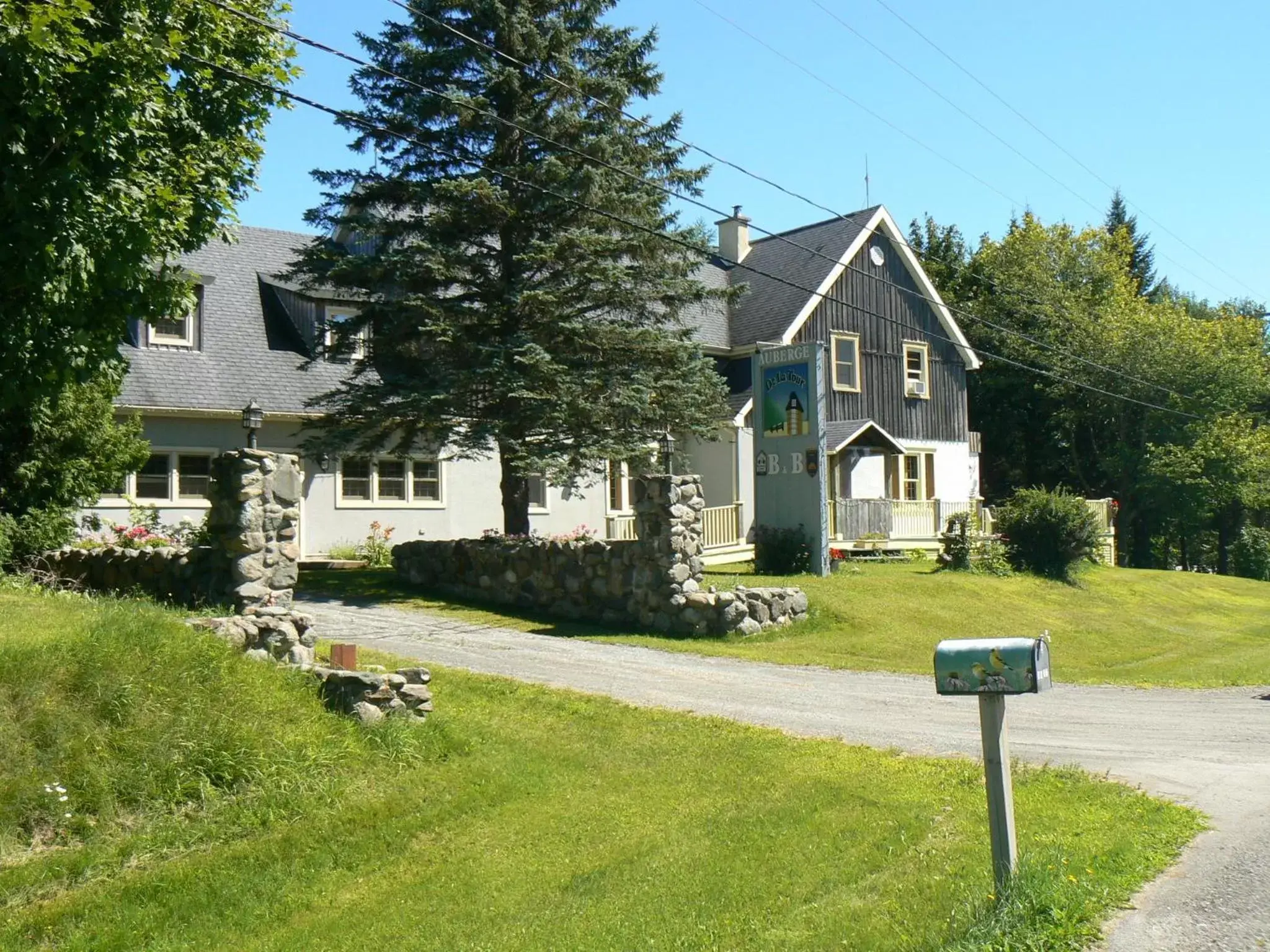 Facade/entrance, Property Building in Auberge de la Tour et Spa