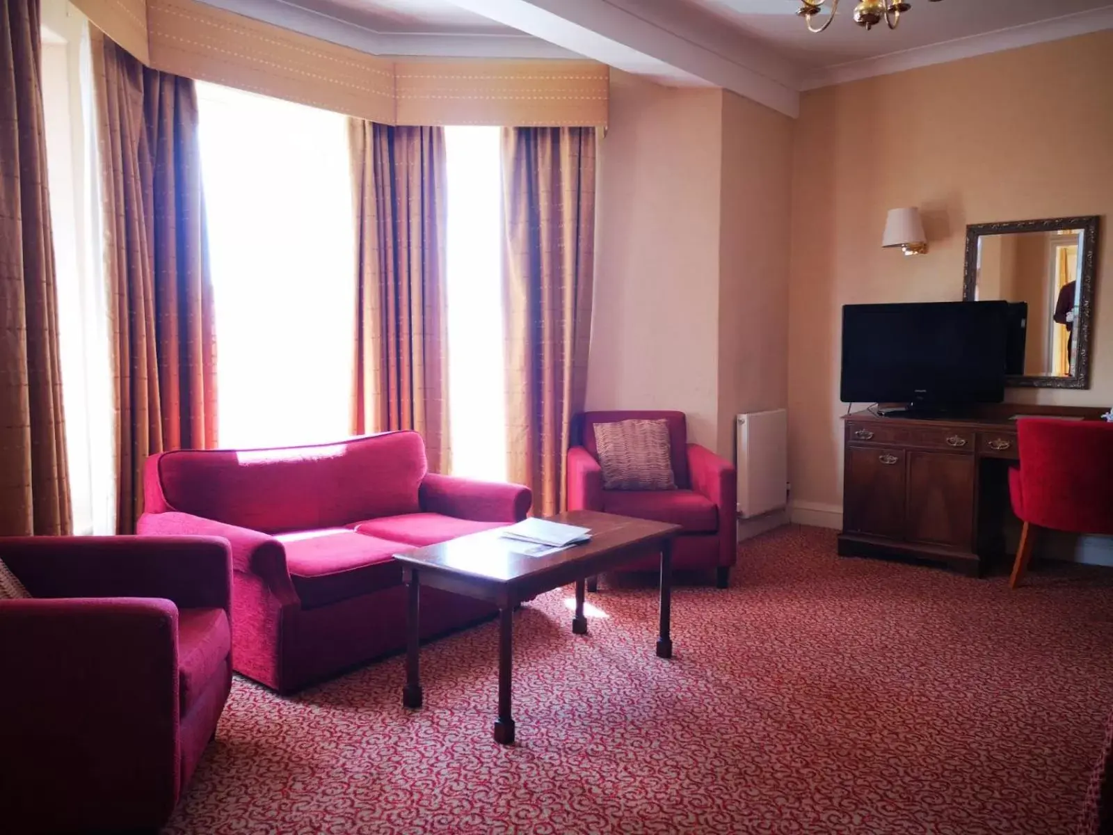 Bathroom, TV/Entertainment Center in Imperial Hotel Blackpool