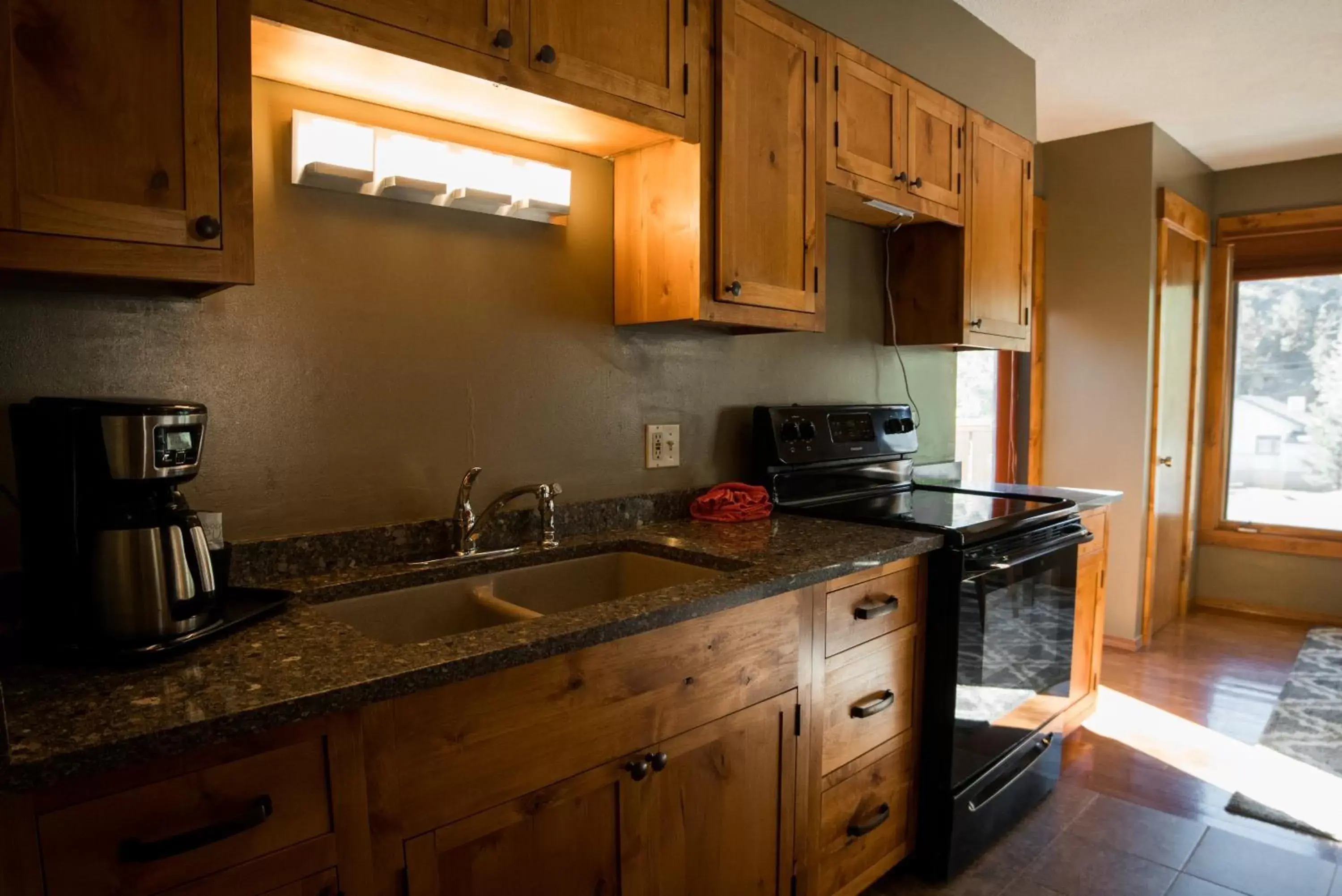 Kitchen or kitchenette, Kitchen/Kitchenette in Silver Moon Inn