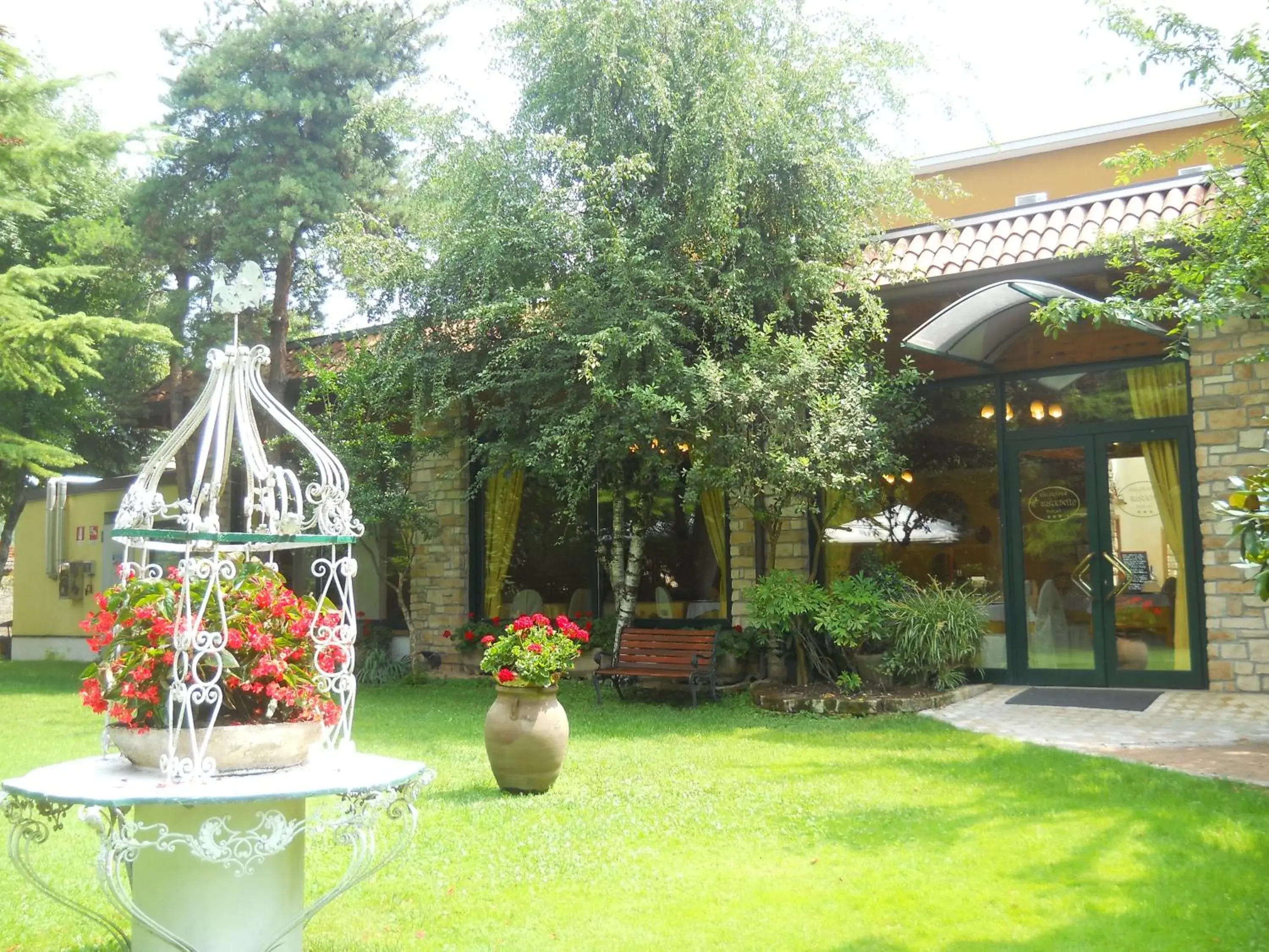 Property building, Garden in Hotel Il Rustichello