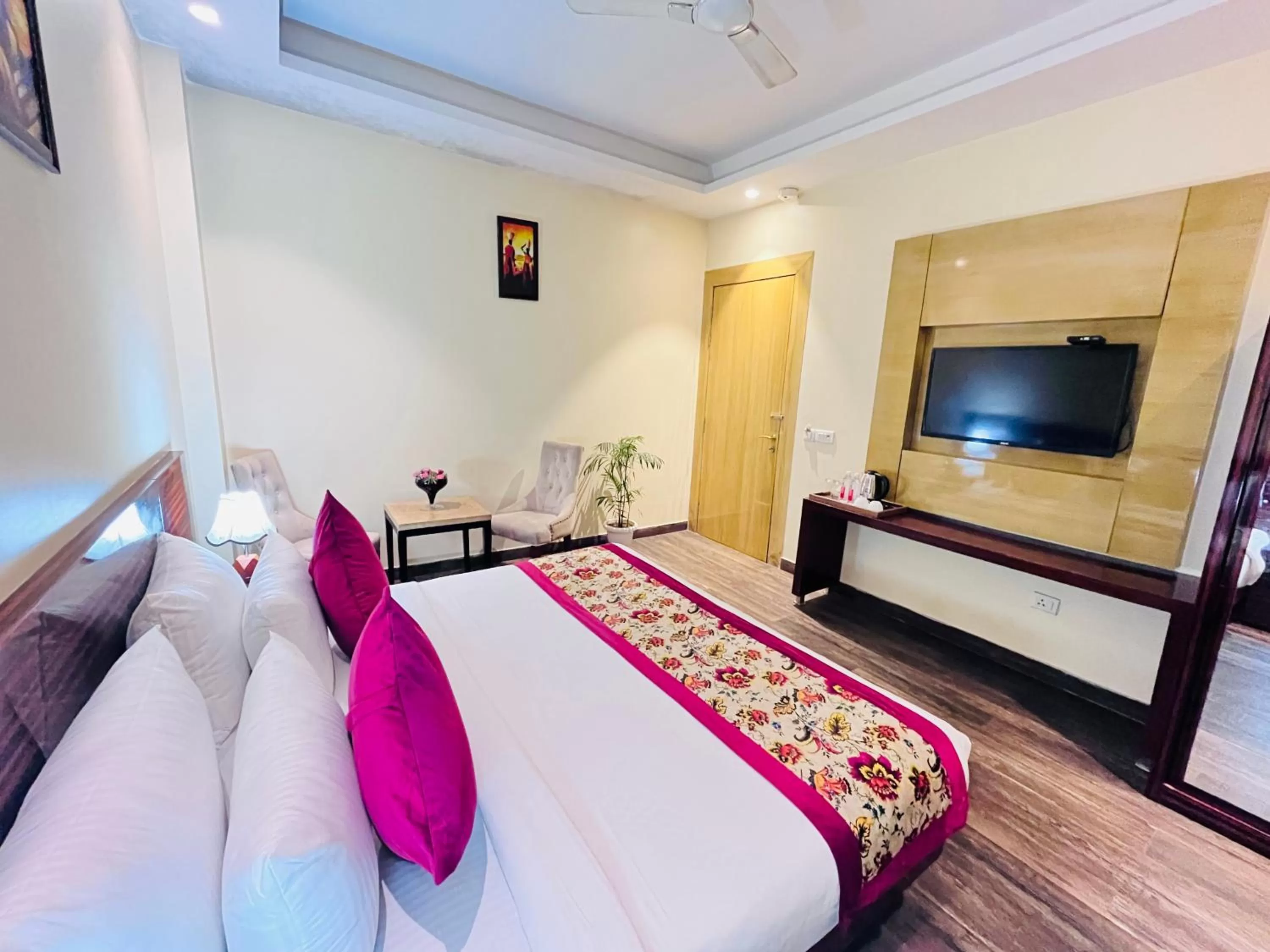 Bed in Hotel Banz near Delhi Airport