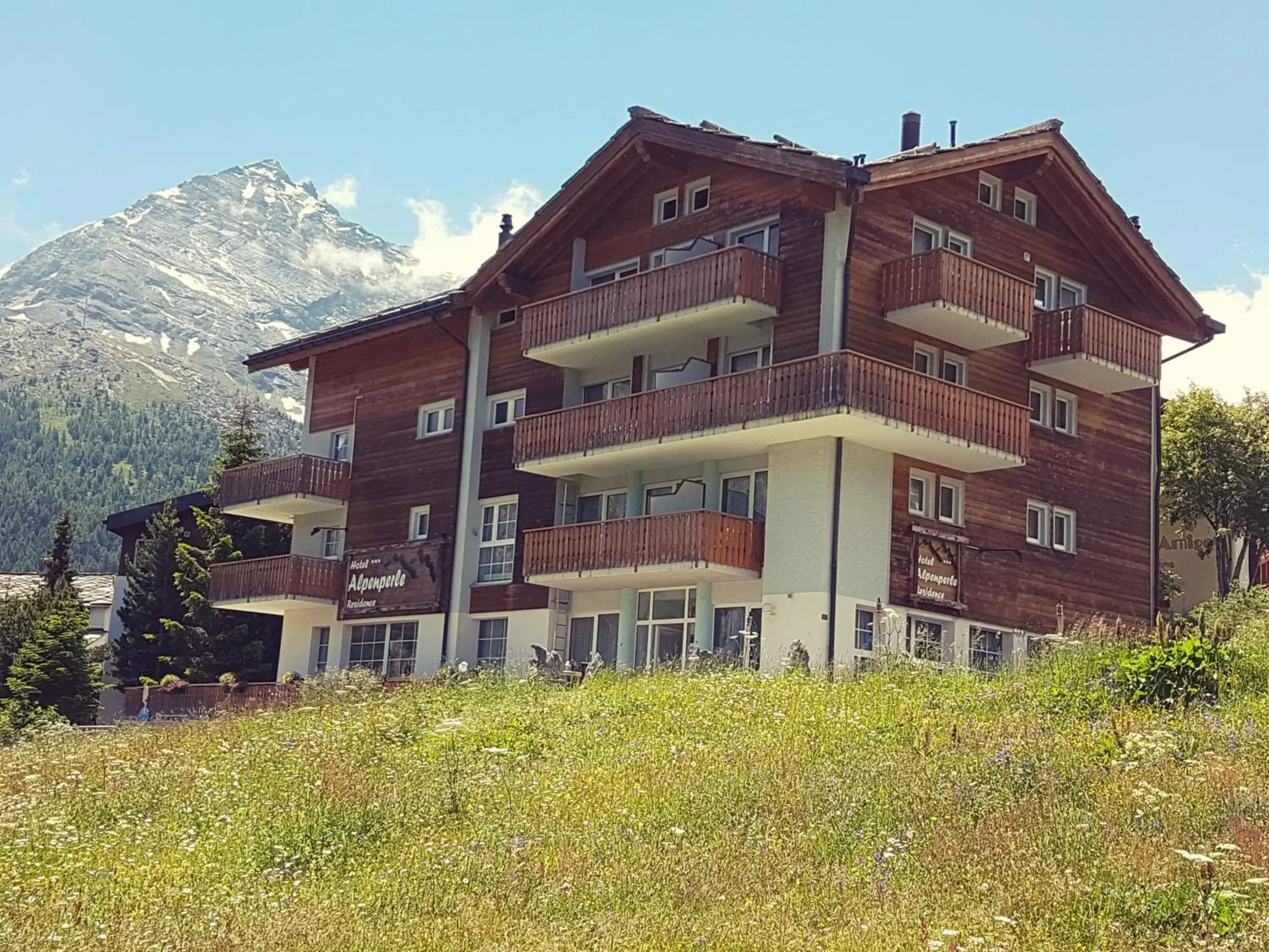 Facade/entrance, Property Building in Hotel Alpenperle