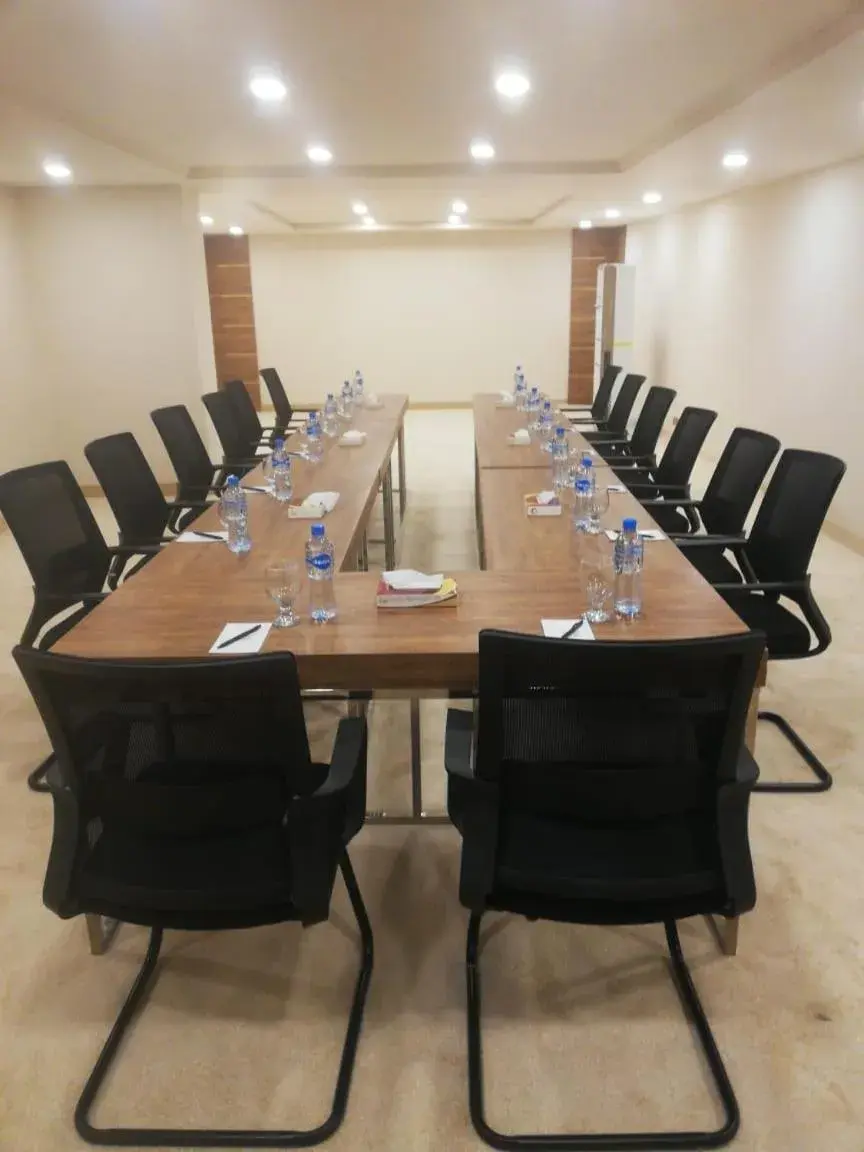 Business facilities in Hotel One Gulberg