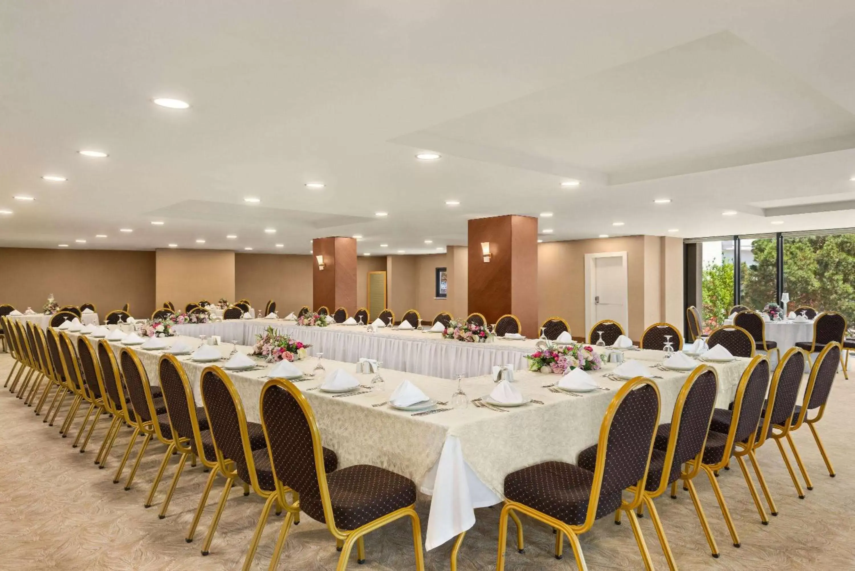 Meeting/conference room in Ramada Plaza by Wyndham Samsun