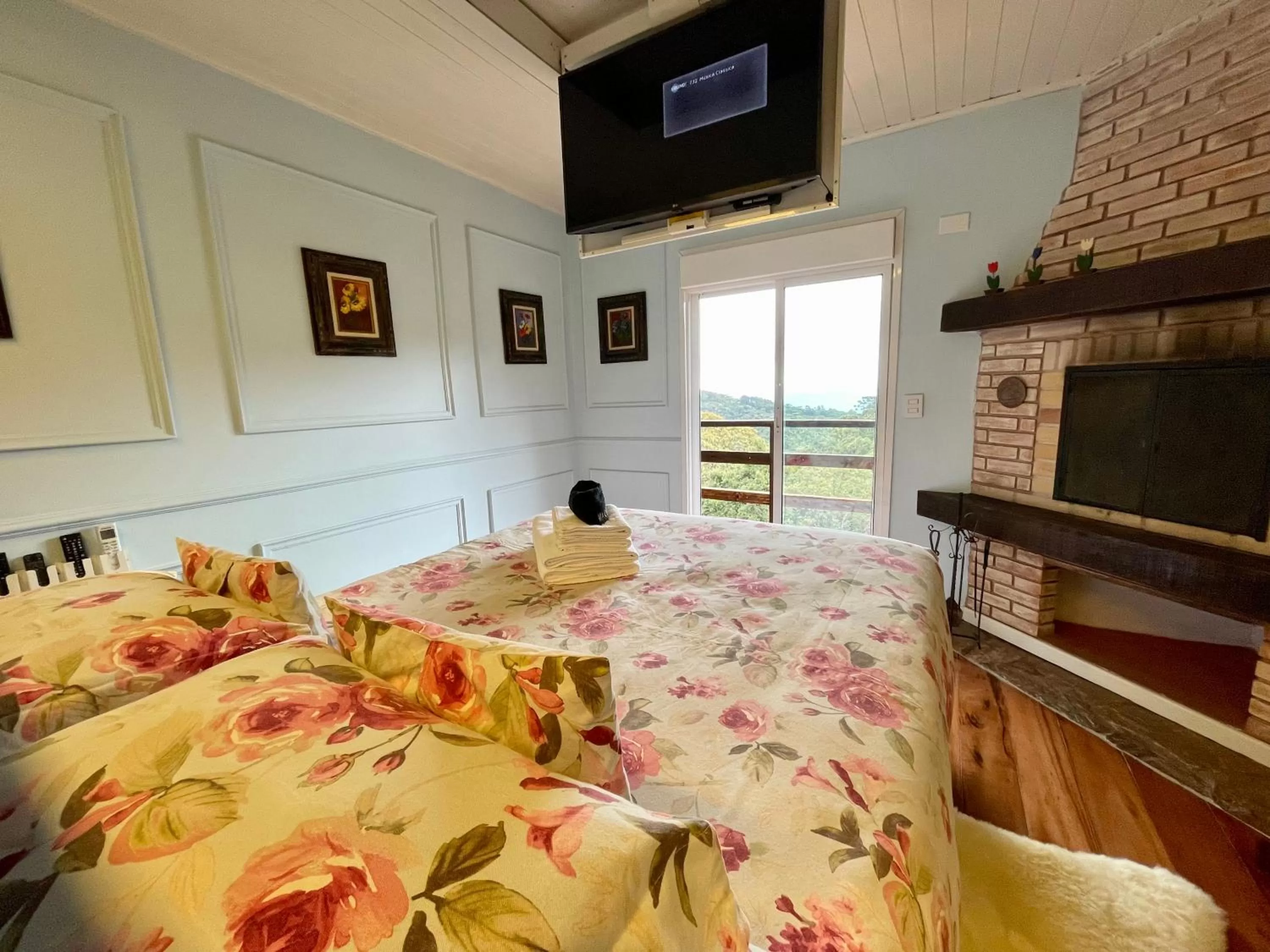 Photo of the whole room, Bed in Pousada Alto Da Boa Vista